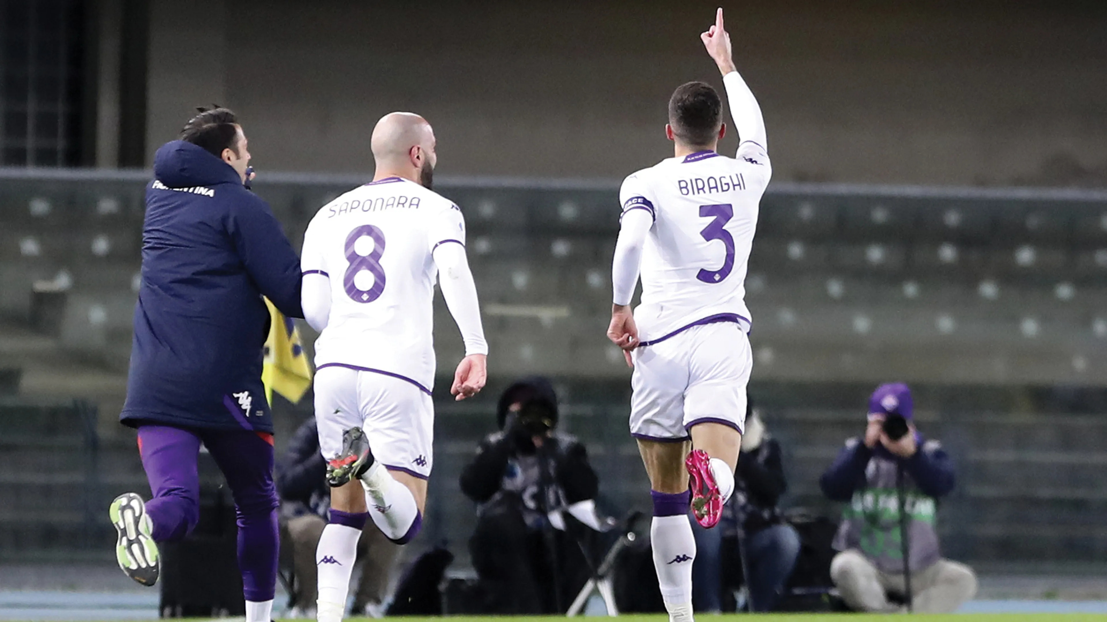 Copertina di Eroe per un giorno: Cristiano Biraghi. Una punizione da 57 metri che non ha fatto piacere a tutti i tifosi viola