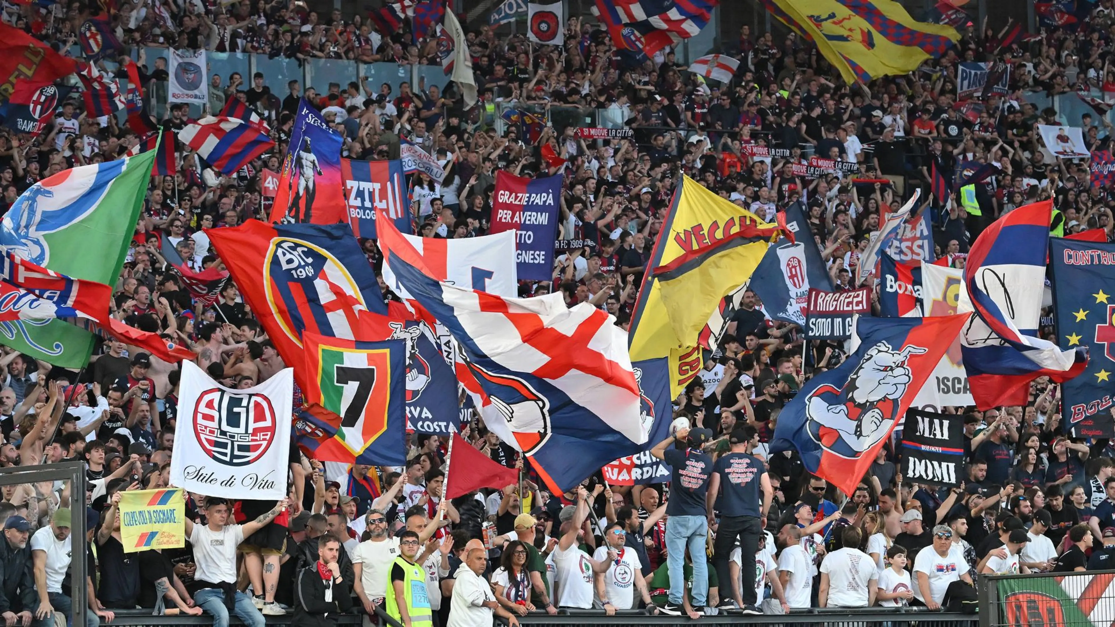 Copertina di Che disavventura per i tifosi del Bologna: alcuni pullman prenotati per la finale di Coppa Italia non si sono presentati