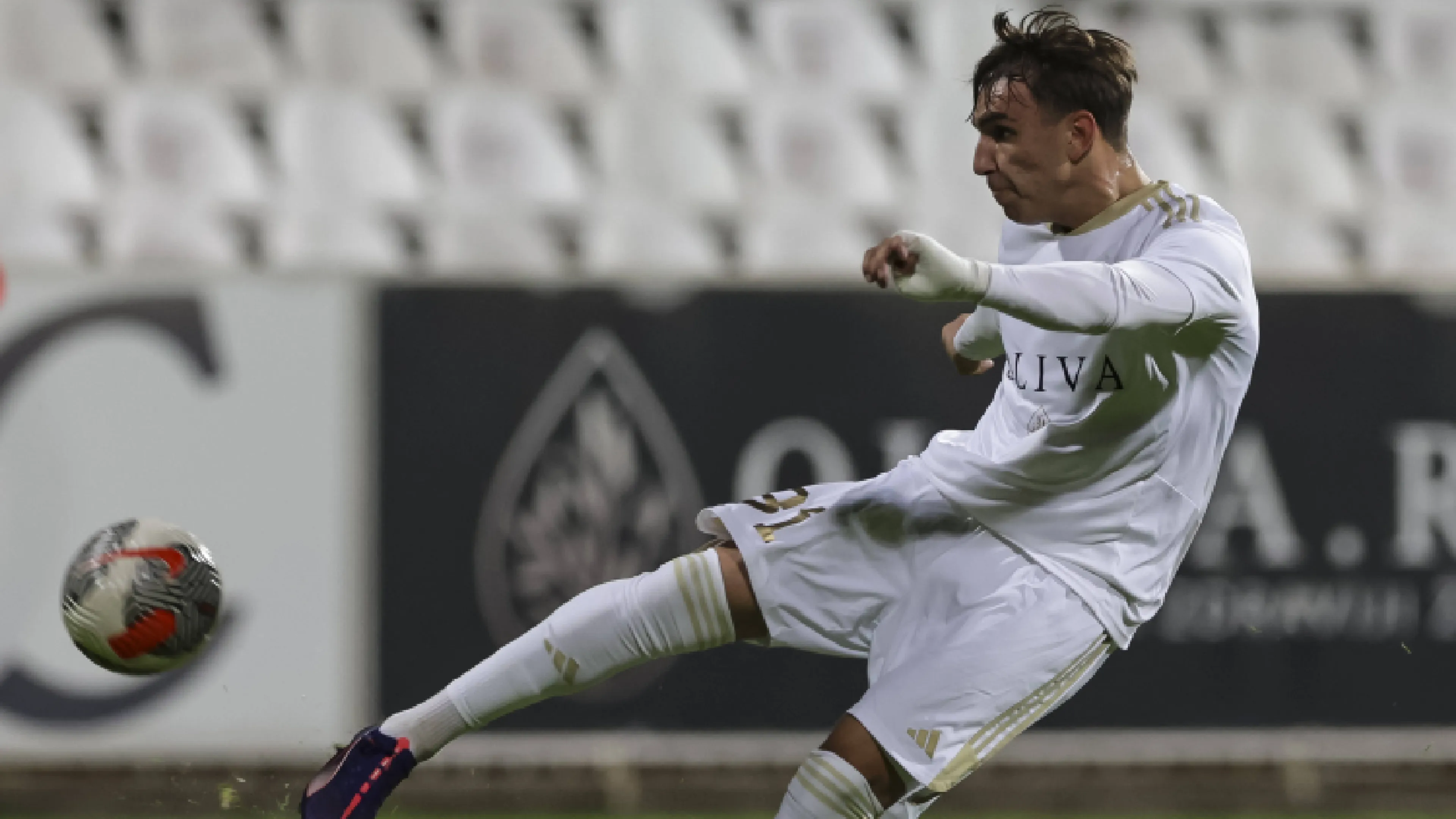 Domenica Bologna-Lazio, ma tra i due club è anche sfida mercato per la nuova stella del calcio serbo