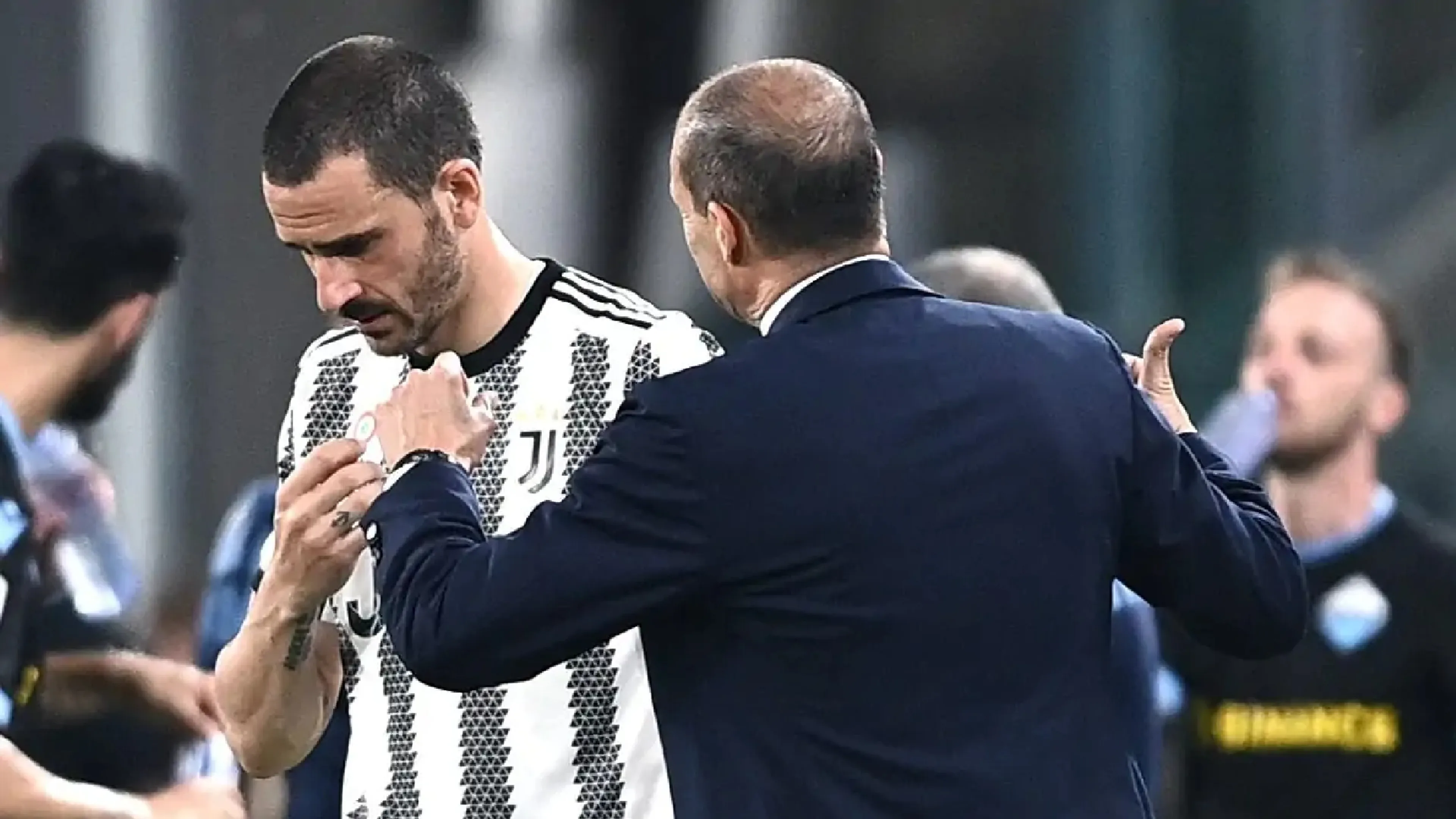 Copertina di Pesante dichiarazione di Bonucci su Allegri: "Mi mandò a f*****o, ci sono i filmati!"