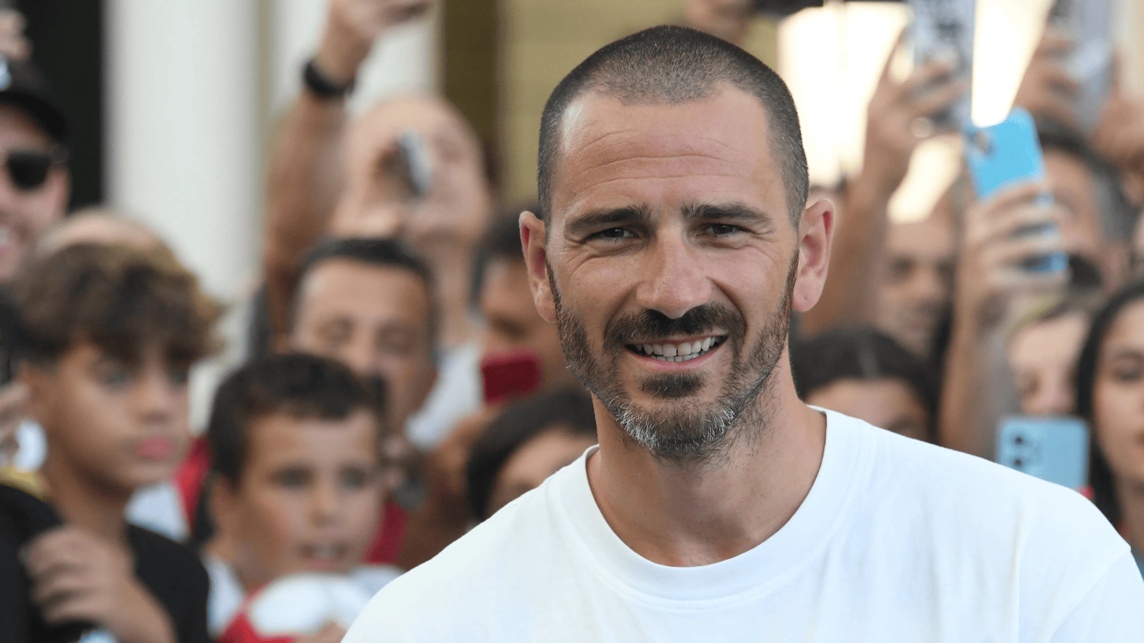 Copertina di Bonucci ammette: "Ho lasciato la Juve per colpa di Allegri. City e Psg? Ho rifiutato per il Milan"