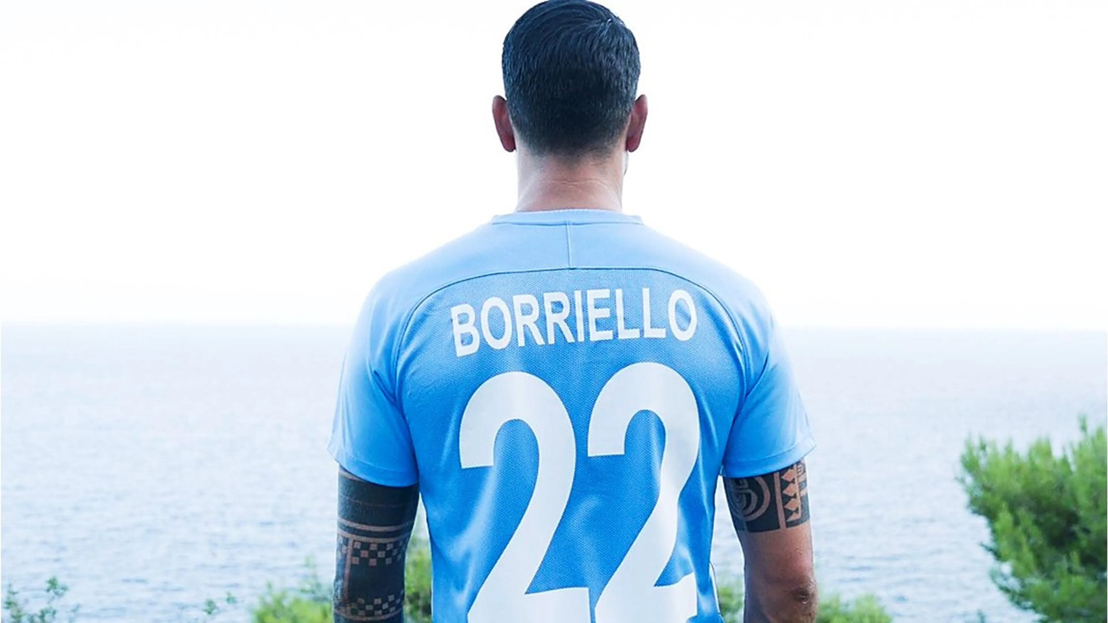 Copertina di Borriello spiega la scelta di giocare a Ibiza: “Tutto è nato con la morte di Astori”