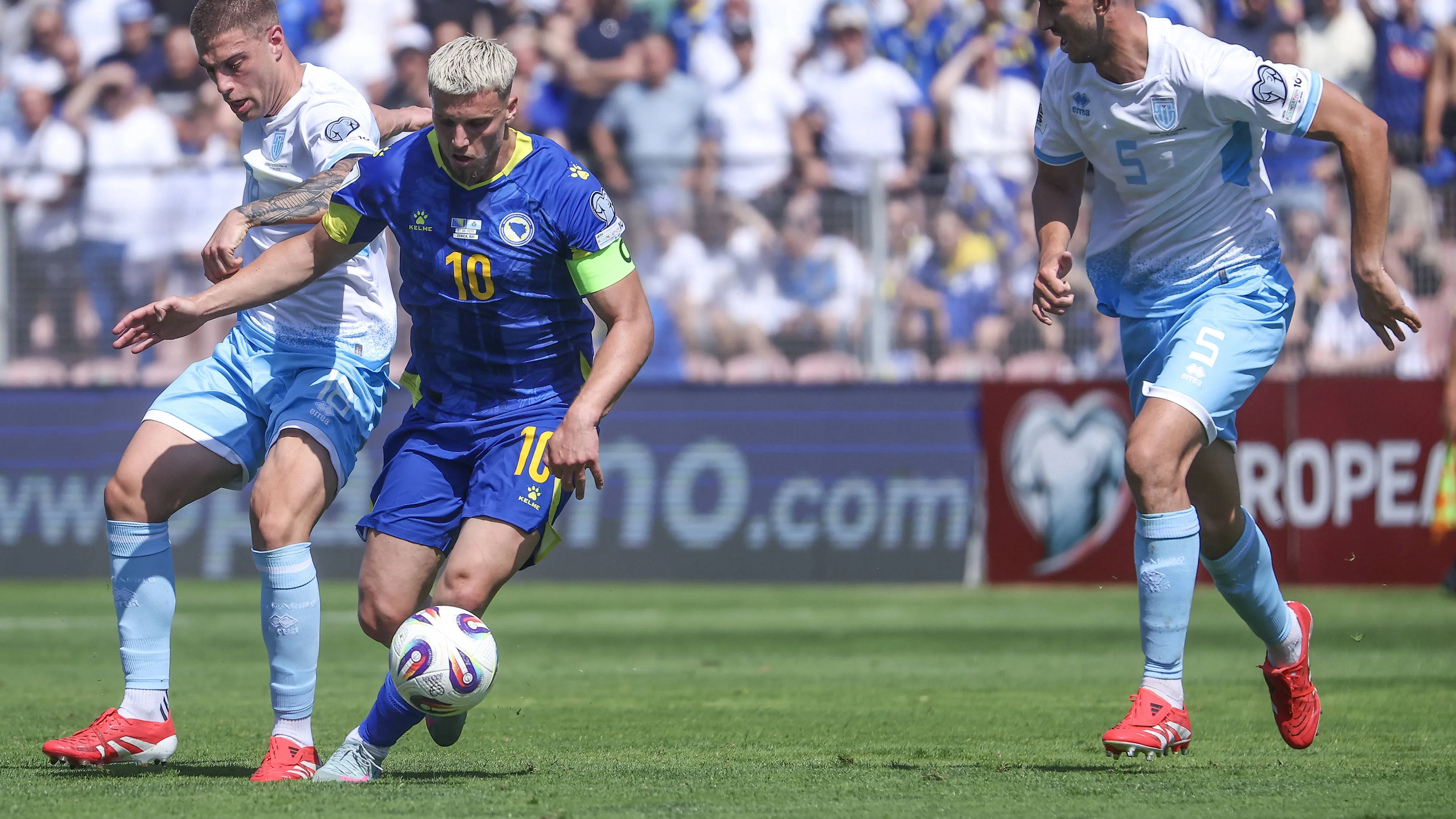 Demirovic, attaccante dello Stoccarda