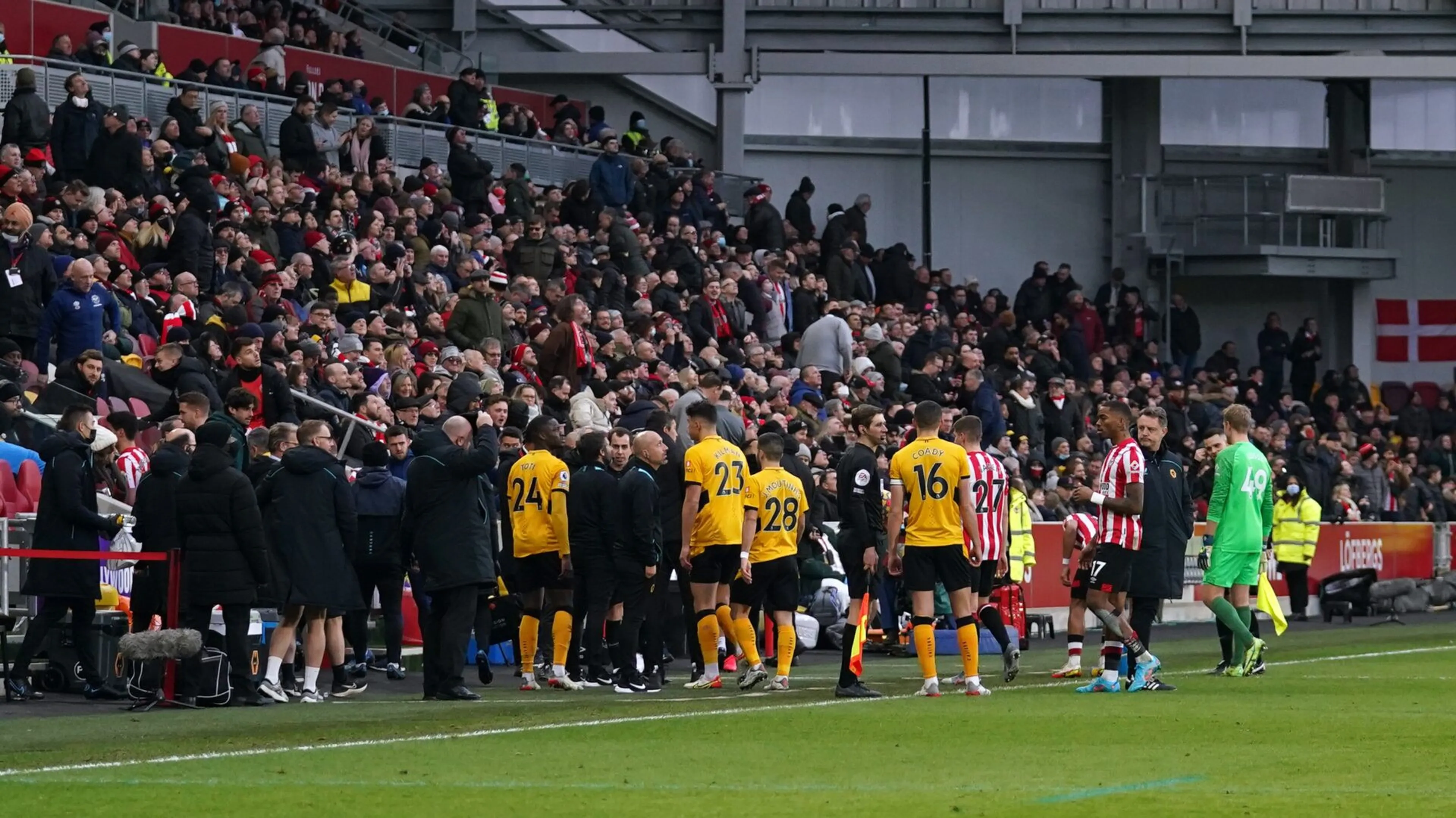 Copertina di Brentford-Wolves sospesa per venti minuti. Colpa di un drone…