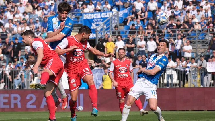 /images/b/r/e/brescia-calcio-v-mantova-1911-ssd-serie-b-gennaro-borrelli-of-brescia-calcio-fc-hits-the-ball-during-the-italian-serie-b-soccer-championship-match-between-brescia-calcio-fc-and-mantova-1911-at-mario-rigamonti-stadium-in-brixia-italy-on-april-5-2025-brixia-italy-italy-copyright-xrobertoxtommasinix-originalfilenametommasini-bresciac250405npejcjpgjpg_1751065904167.jpg