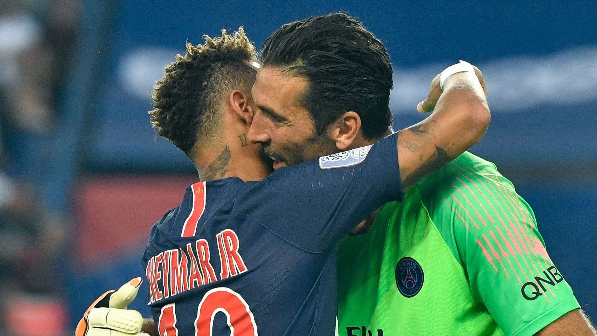 buffon-neymar-abbraccio-psg