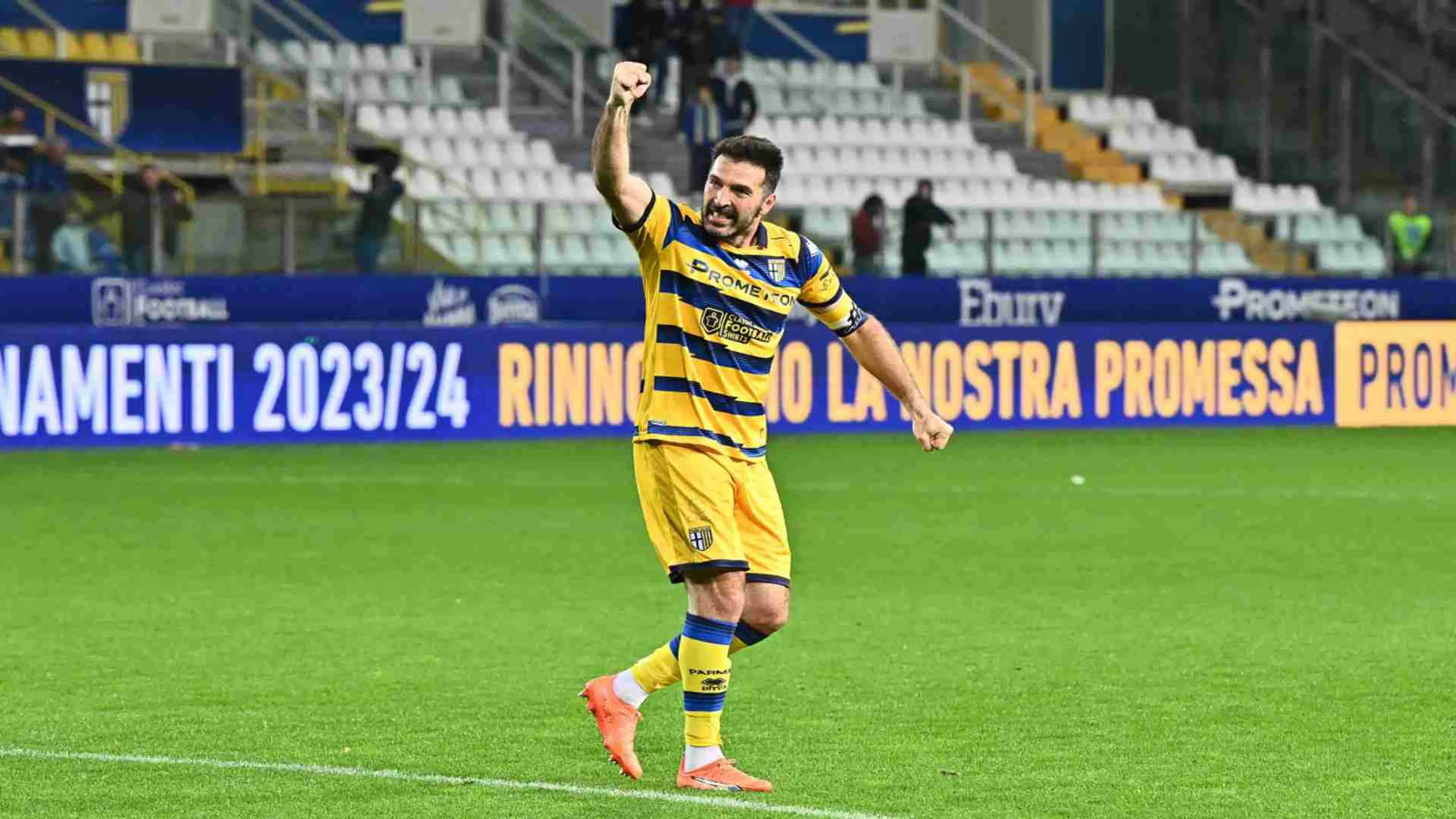 Il Parma è ai play-off di Serie B: Buffon si scatena per il traguardo raggiunto