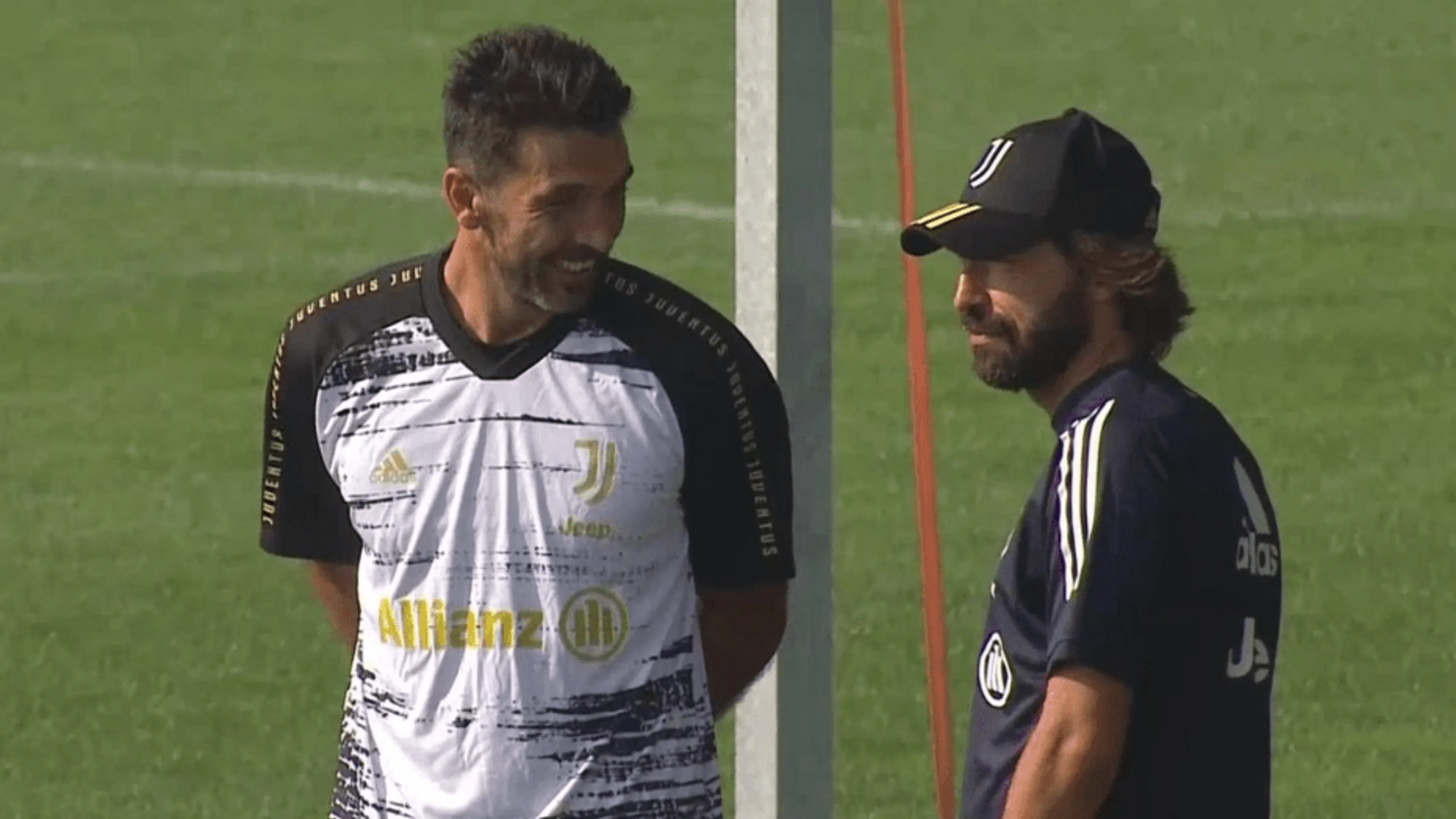 Copertina di Le rivelazioni di Buffon: “Con Pirlo non sono stato cinico, volevo la Dea”. Poi si sfoga: “Do fastidio”