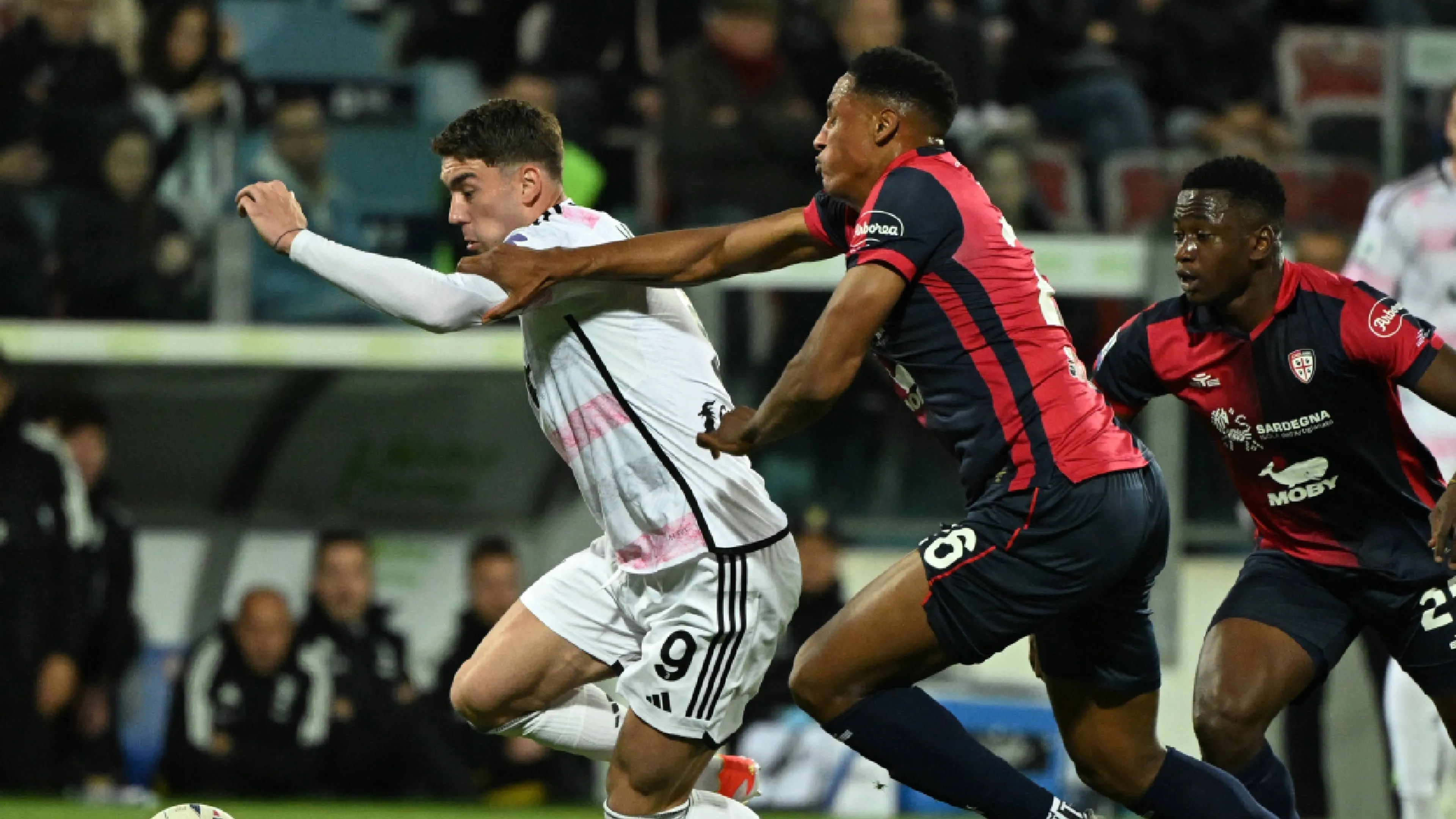 Il post social del Cagliari che ha fatto arrabbiare la Juve