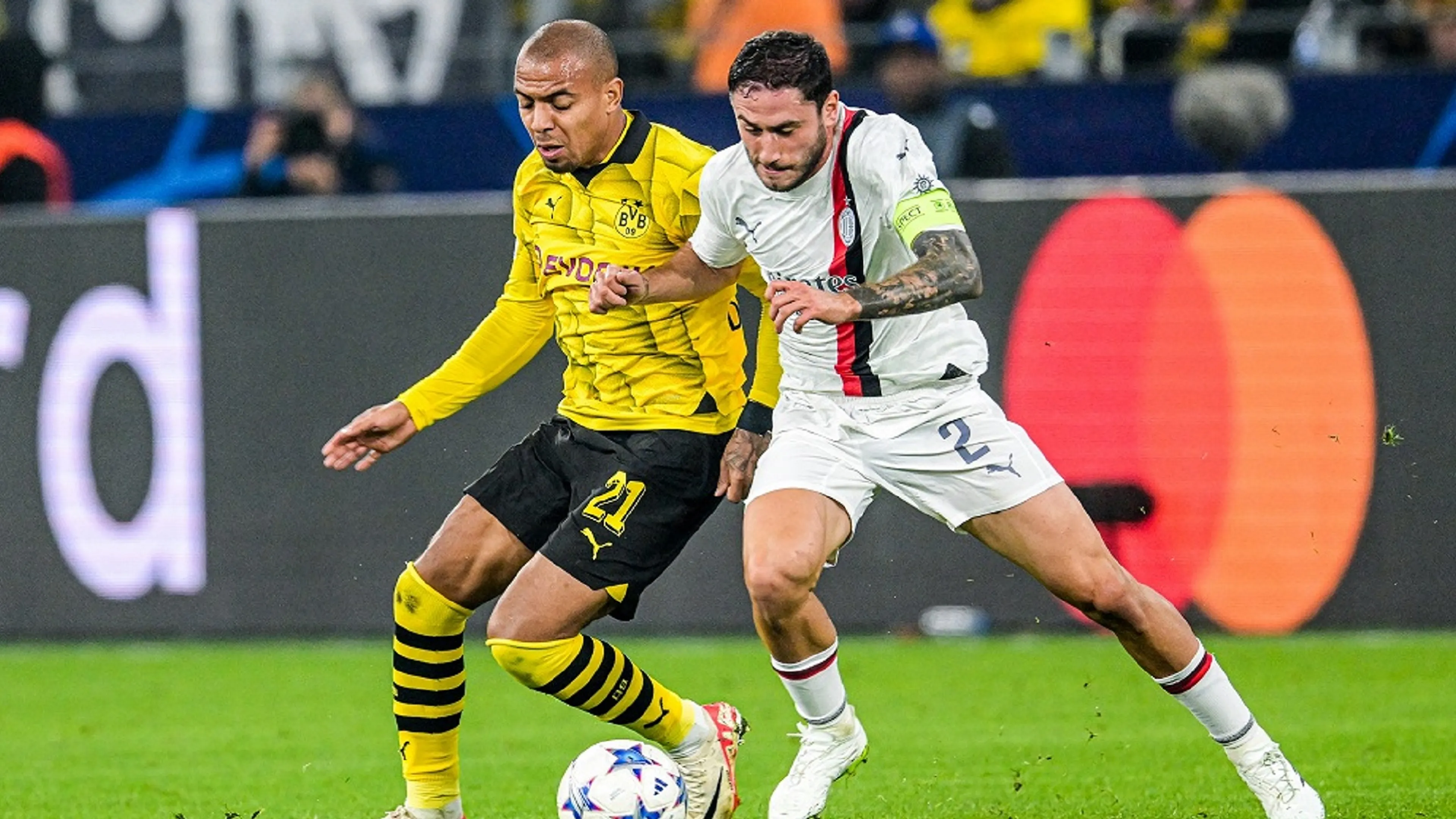 Copertina di Dortmund-Milan, una battaglia durissima. Il piede di Calabria ne è la prova (FOTO)