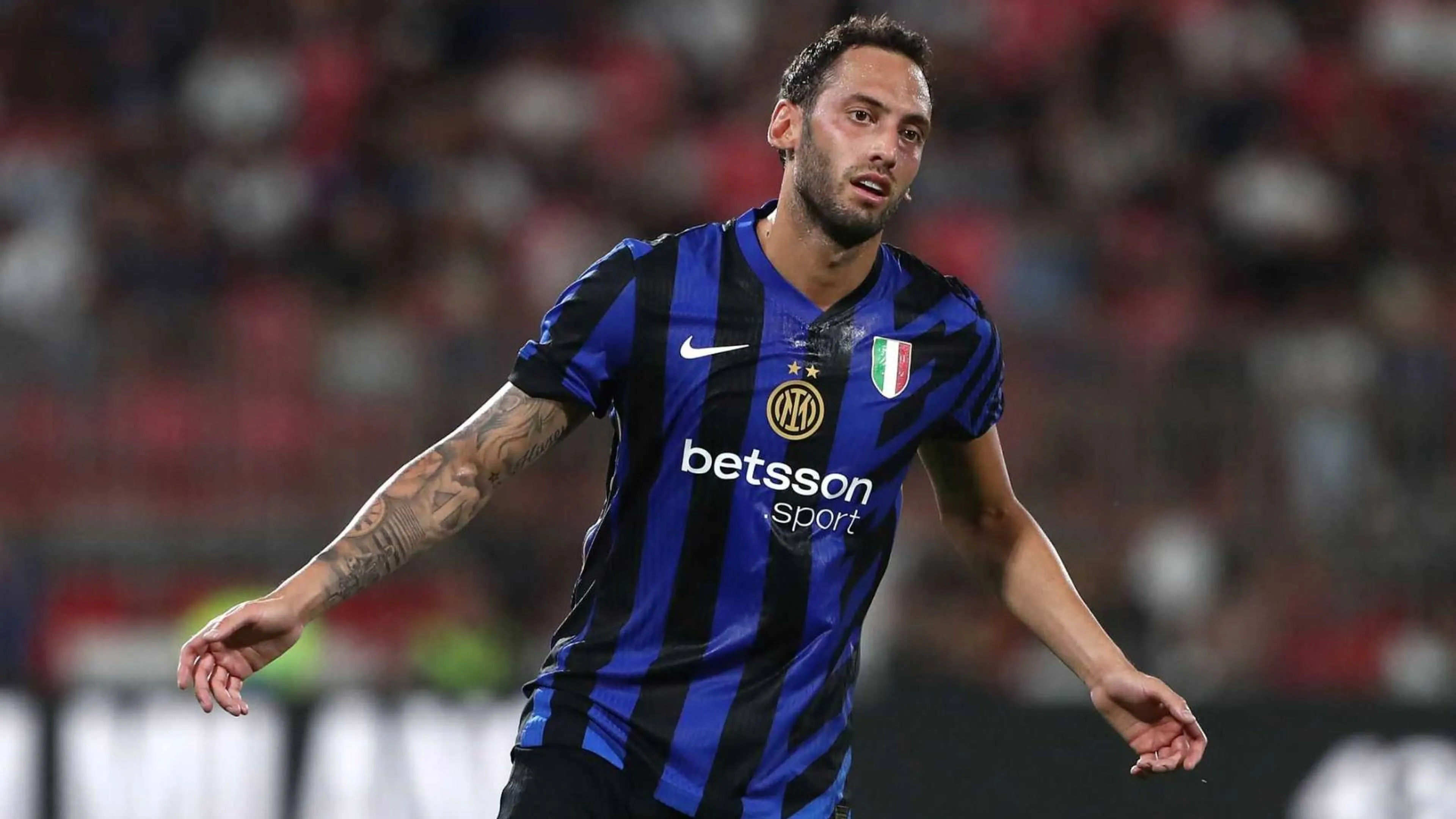 Copertina di Contatti con la Curva Nord, Calhanoglu rischia la squalifica?