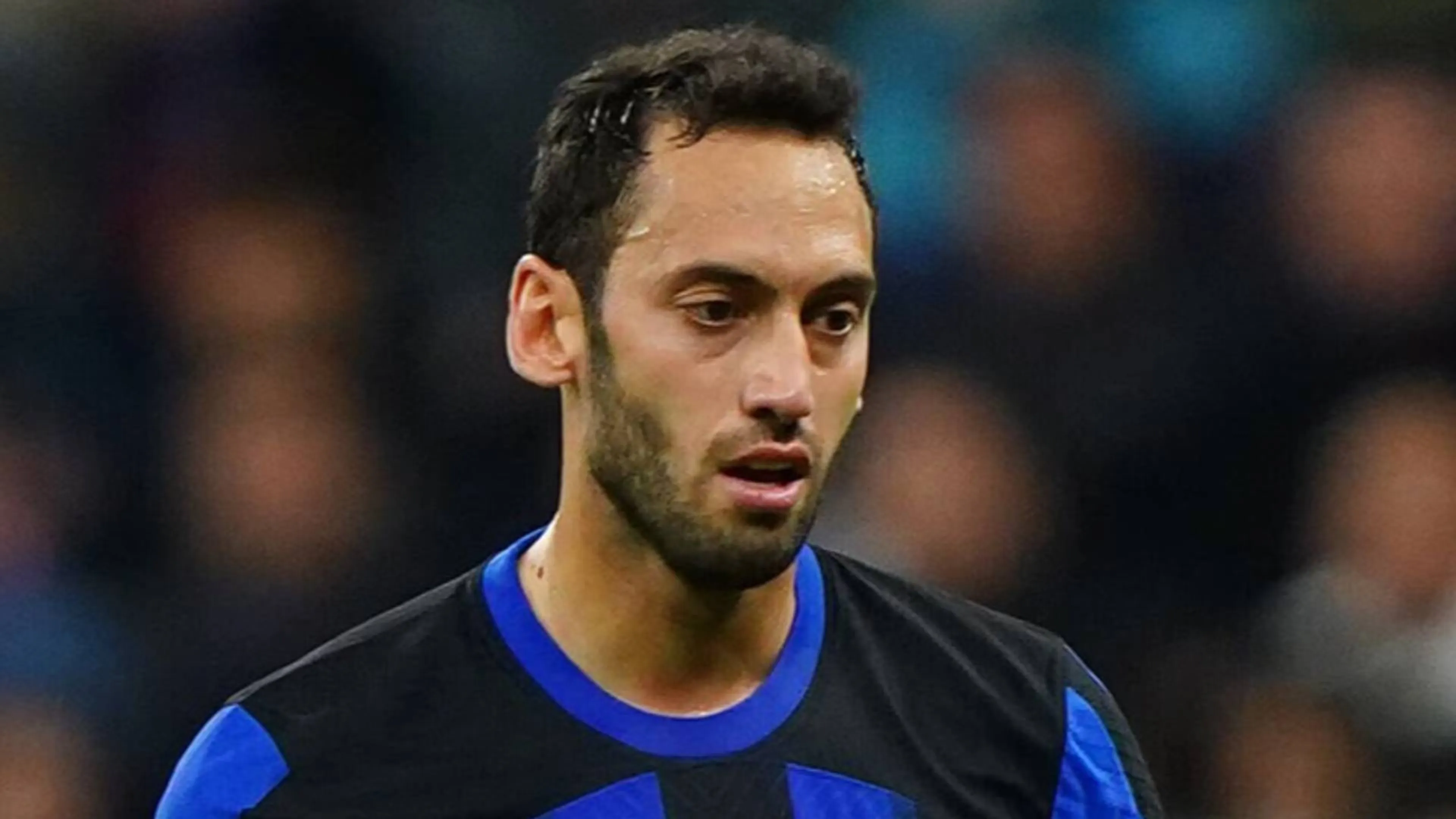 Copertina di Inter, senti Calhanoglu: "Mai pensato di andarmene. Lautaro da Pallone d'Oro? Lo spero"