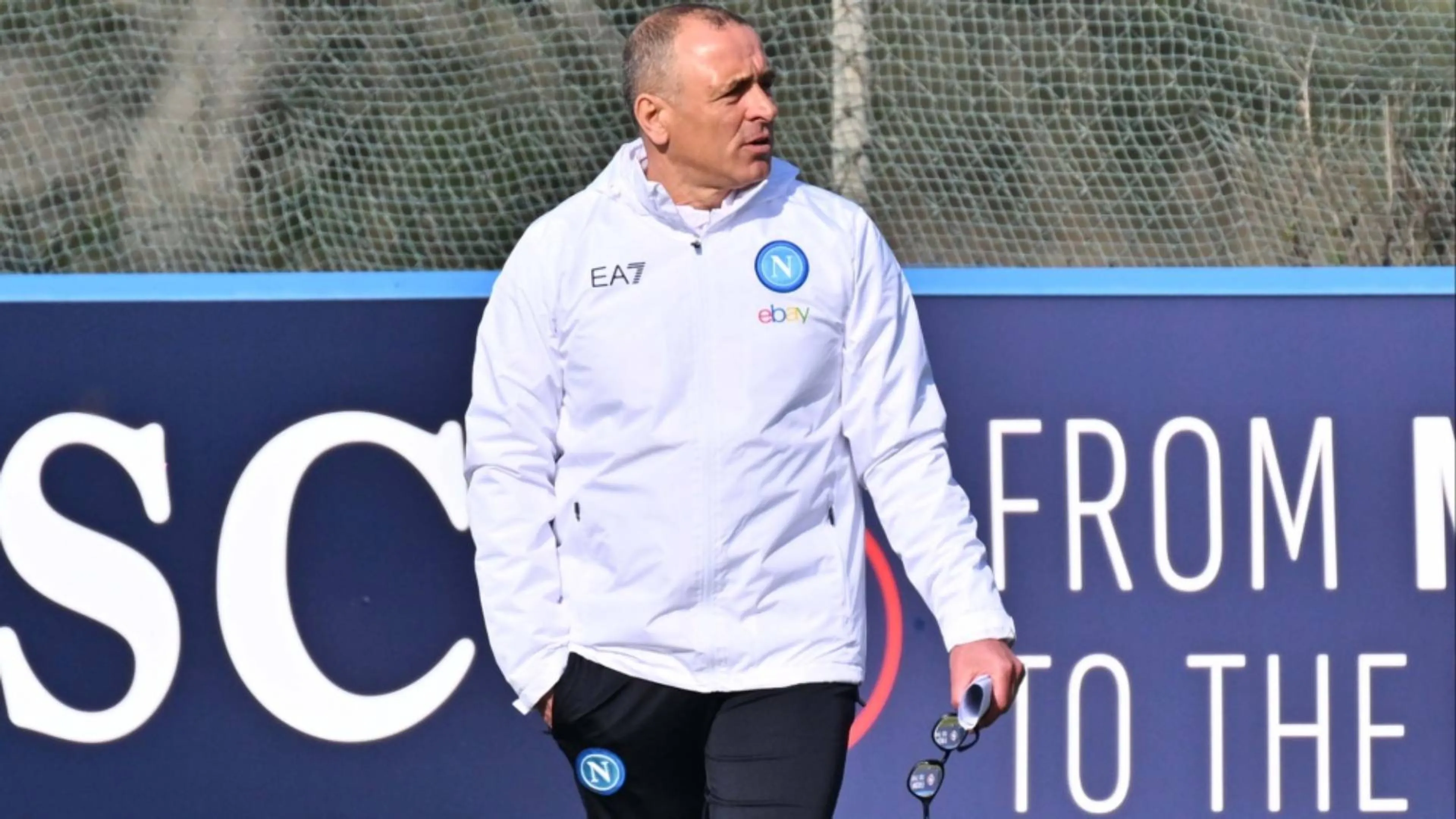 Copertina di Napoli-Barcellona, parla Calzona: "Facciamo la partita", e svela cosa ha detto a Osimhen e De Laurentiis