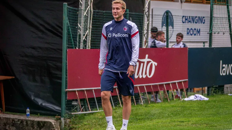 /images/c/a/l/calcio-altro-bologna-fc-pre-season-meeting-federico-bernardeschi-first-appareance-on-the-court-with-bologna-fc-during-bologna-fc-pre-season-meeting-other-in-valles-italy-july-19-2025-valles-italy-copyright-xipaxsport-abacaxjpg_1753985856271.jpg