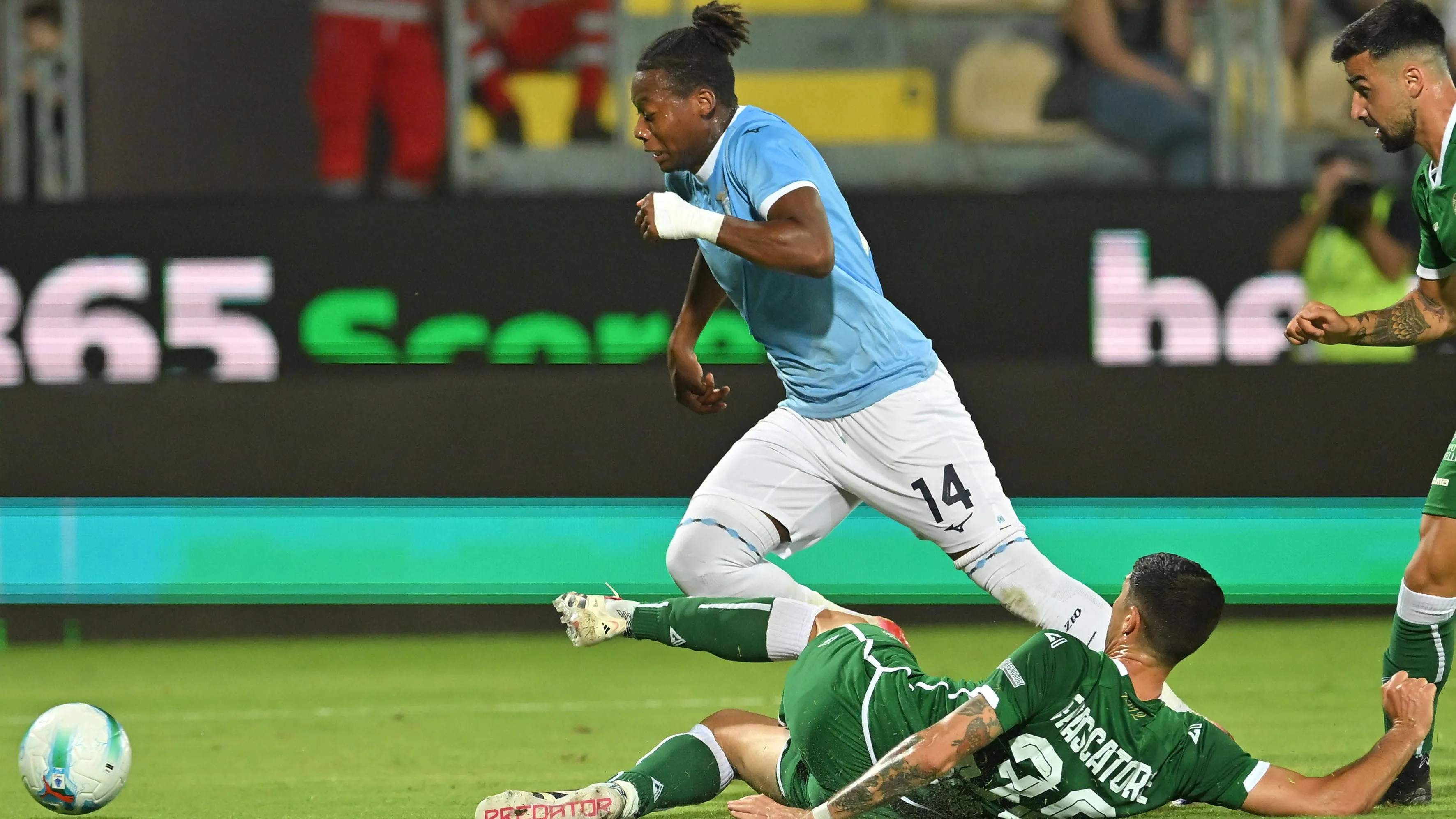 L'attaccante della Lazio Tijani Noslin