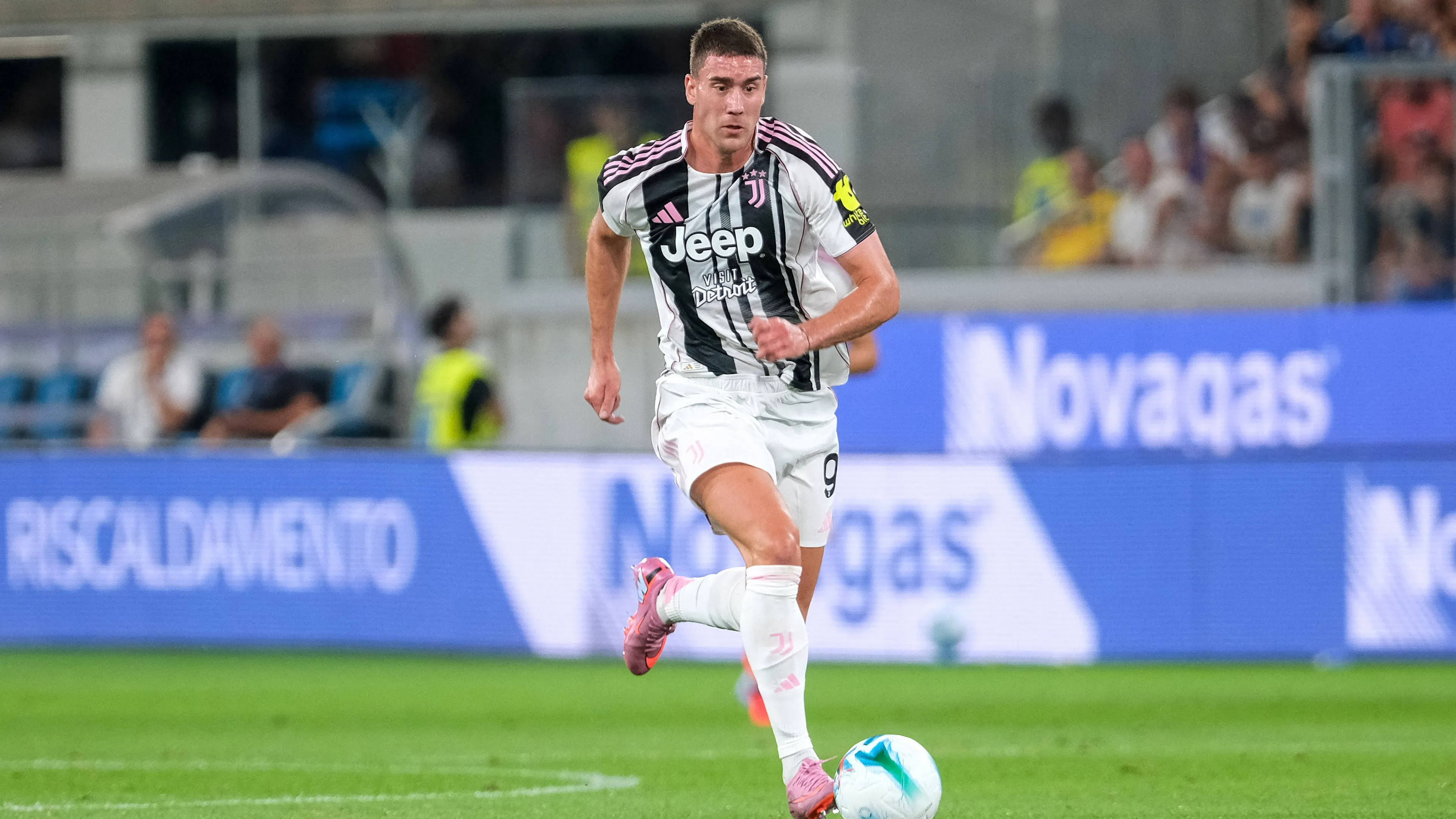 Calciomercato Milan, torna di moda Vlahovic: possibile contropartita per la Juve