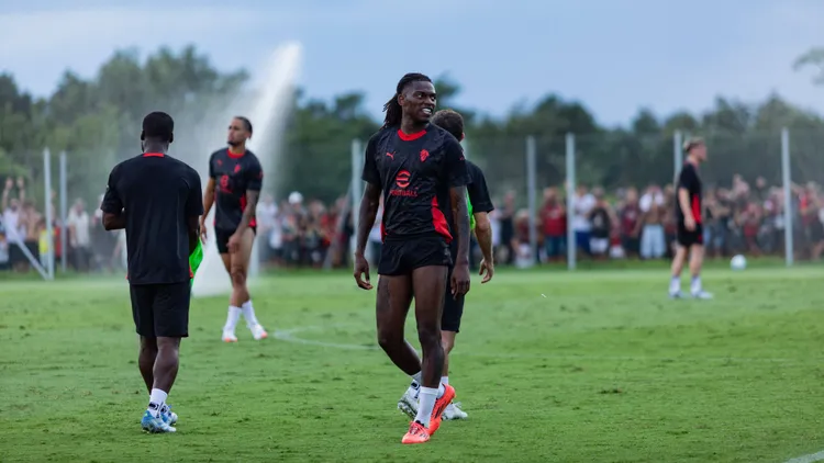 /images/c/a/l/calcio-serie-a-ac-milan-training-session-rafael-leao-during-ac-milan-training-during-ac-milan-training-session-italian-soccer-serie-a-match-in-milan-italy-july-07-2025-milan-italy-copyright-xipaxsport-abacaxjpg_1752397022478.jpg