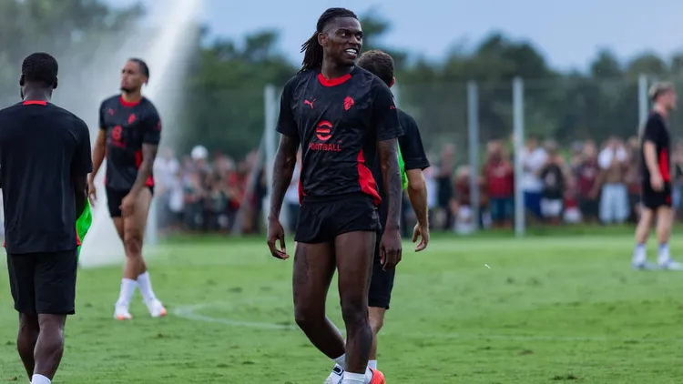 /images/c/a/l/calcio-serie-a-ac-milan-training-session-rafael-leao-during-ac-milan-training-during-ac-milan-training-session-italian-soccer-serie-a-match-in-milan-italy-july-07-2025-milan-italy-copyright-xipaxsport-abacaxjpg_1752776530284.jpg