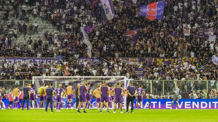 /images/c/a/l/calcio-serie-a-acf-fiorentina-vs-como-1907-the-fiorentina-team-was-exhausted-and-defeated-in-front-of-their-fans-during-acf-fiorentina-vs-como-1907-italian-soccer-serie-a-match-in-florence-italy-september-21-2025-florence-italy-copyright-xipaxsport-abacaxjpg_1758523049877.jpg