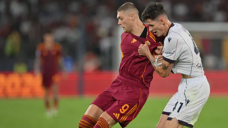 /images/c/a/l/calcio-serie-a-as-roma-vs-bologna-fc-artem-dovbyk-of-as-roma-under-pressure-from-martin-vitik-of-bologna-fc-during-the-match-of-1st-day-of-the-serie-a-championship-between-as-roma-and-bologna-fc-at-the-olimpico-stadium-on-august-23-2025-in-rome-italy-during-as-roma-vs-bologna-fc-italian-soccer-serie-a-match-in-rome-italy-august-23-2025-rome-italy-copyright-xipaxsport-abacaxjpg_1756124048117.jpg