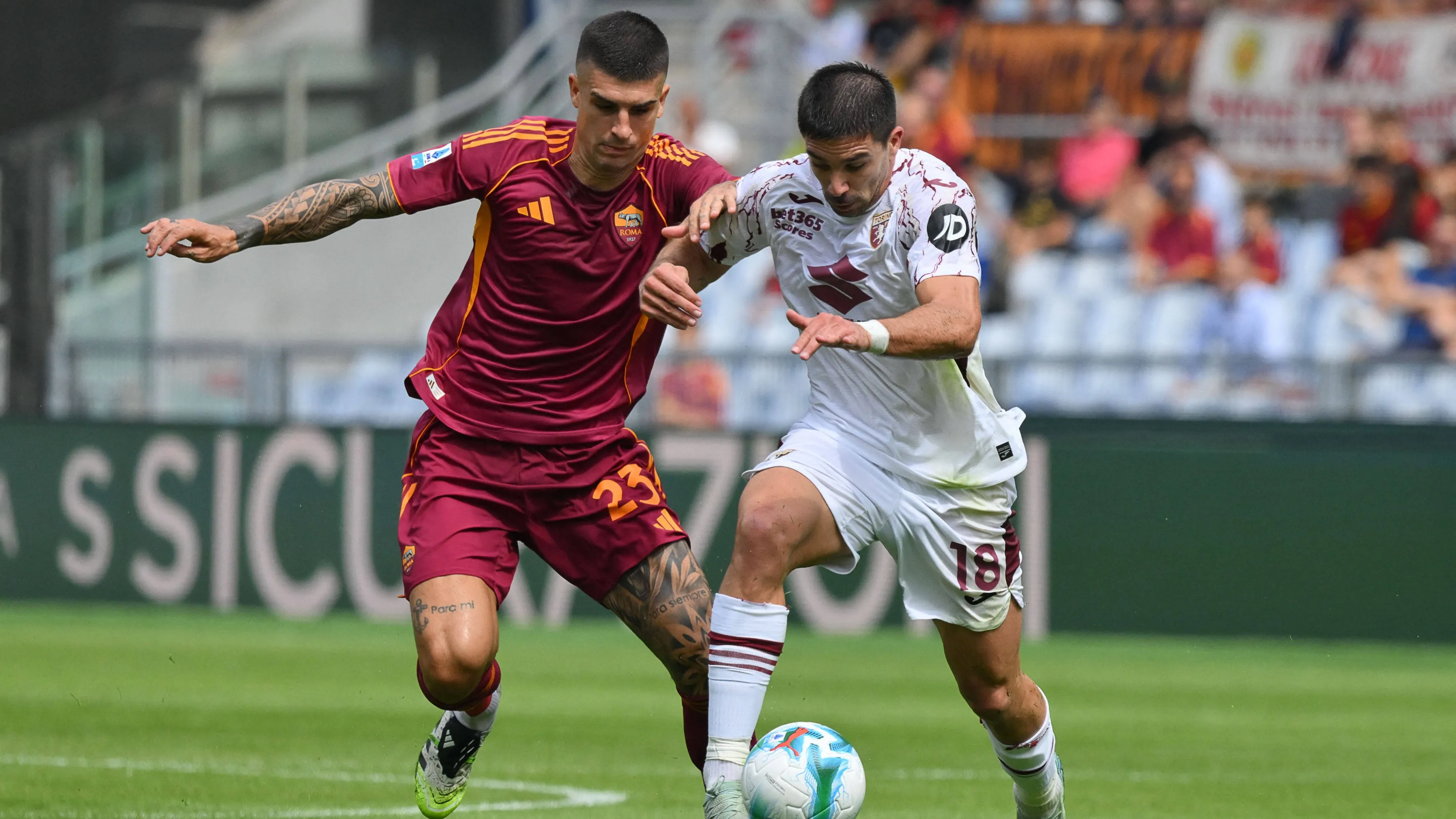 Mancini e Simeone si sfidano durante Roma Torino