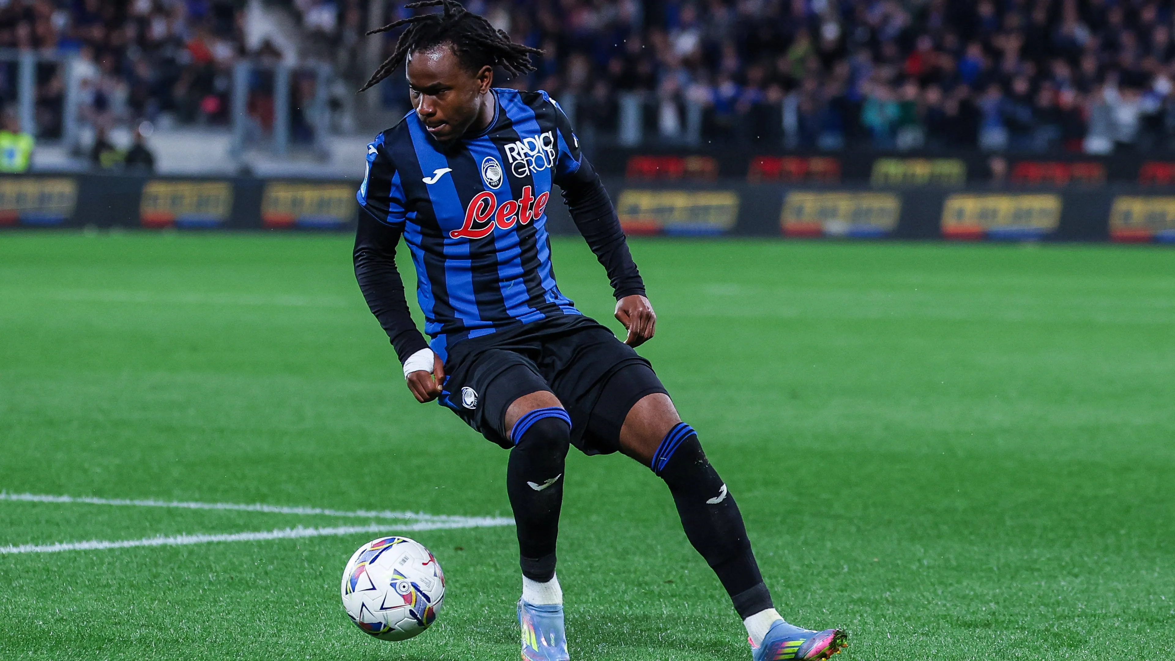 Napoli: pressing per Lookman, ma un fattore preoccupa i Campioni d'Italia