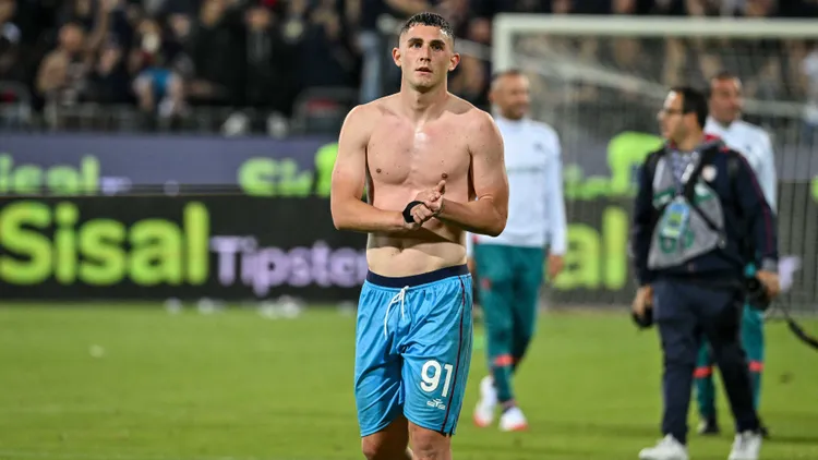 /images/c/a/l/calcio-serie-a-cagliari-calcio-vs-venezia-fc-roberto-piccoli-of-cagliari-calcio-esultanza-joy-celebration-during-cagliari-calcio-vs-venezia-fc-italian-soccer-serie-a-match-in-cagliari-italy-may-18-2025-cagliari-italy-copyright-xipaxsport-abacaxjpg_1753354390502.jpg