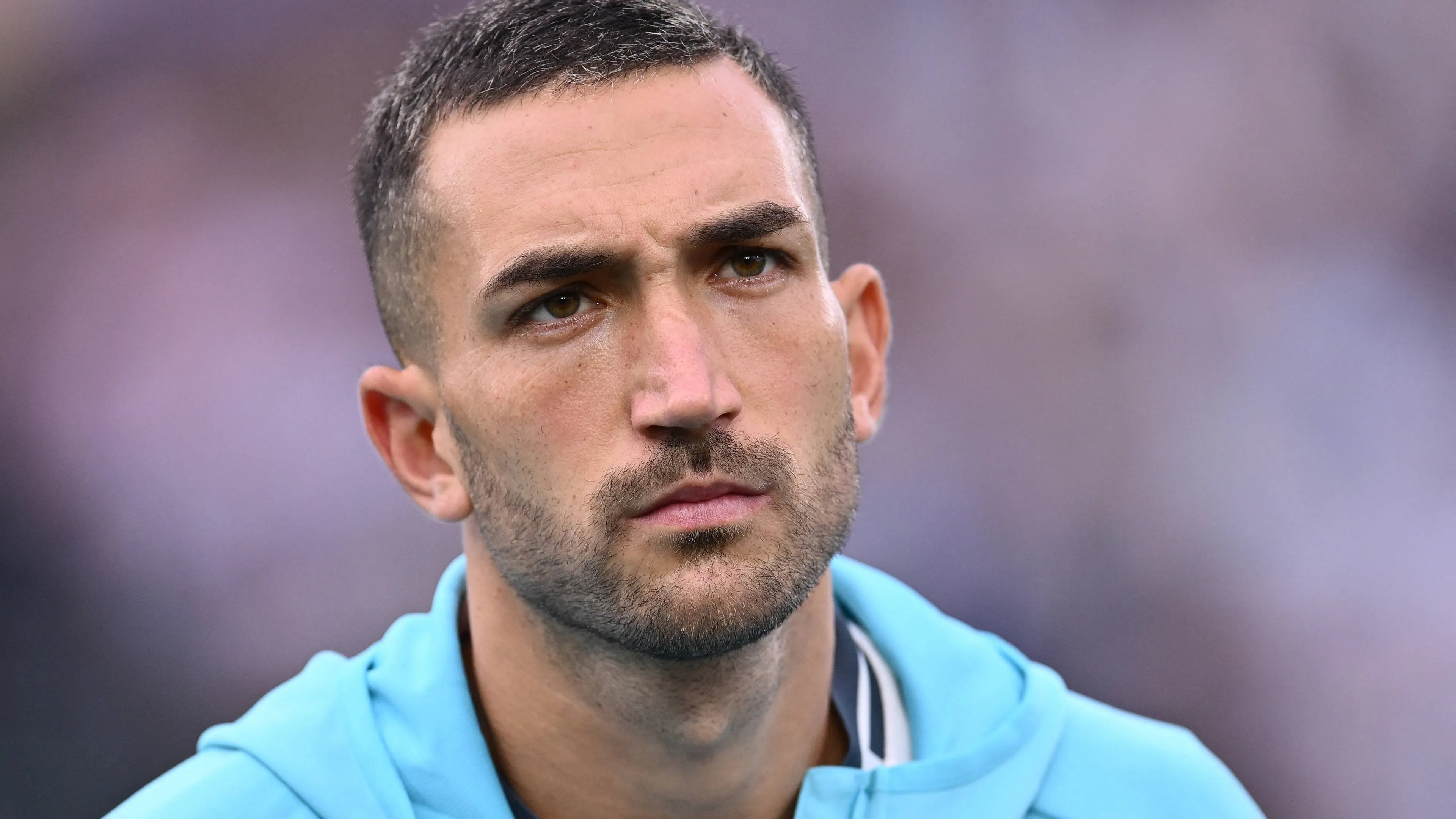 Lazio-Roma, Cataldi lancia una borraccia verso Kone al fischio finale