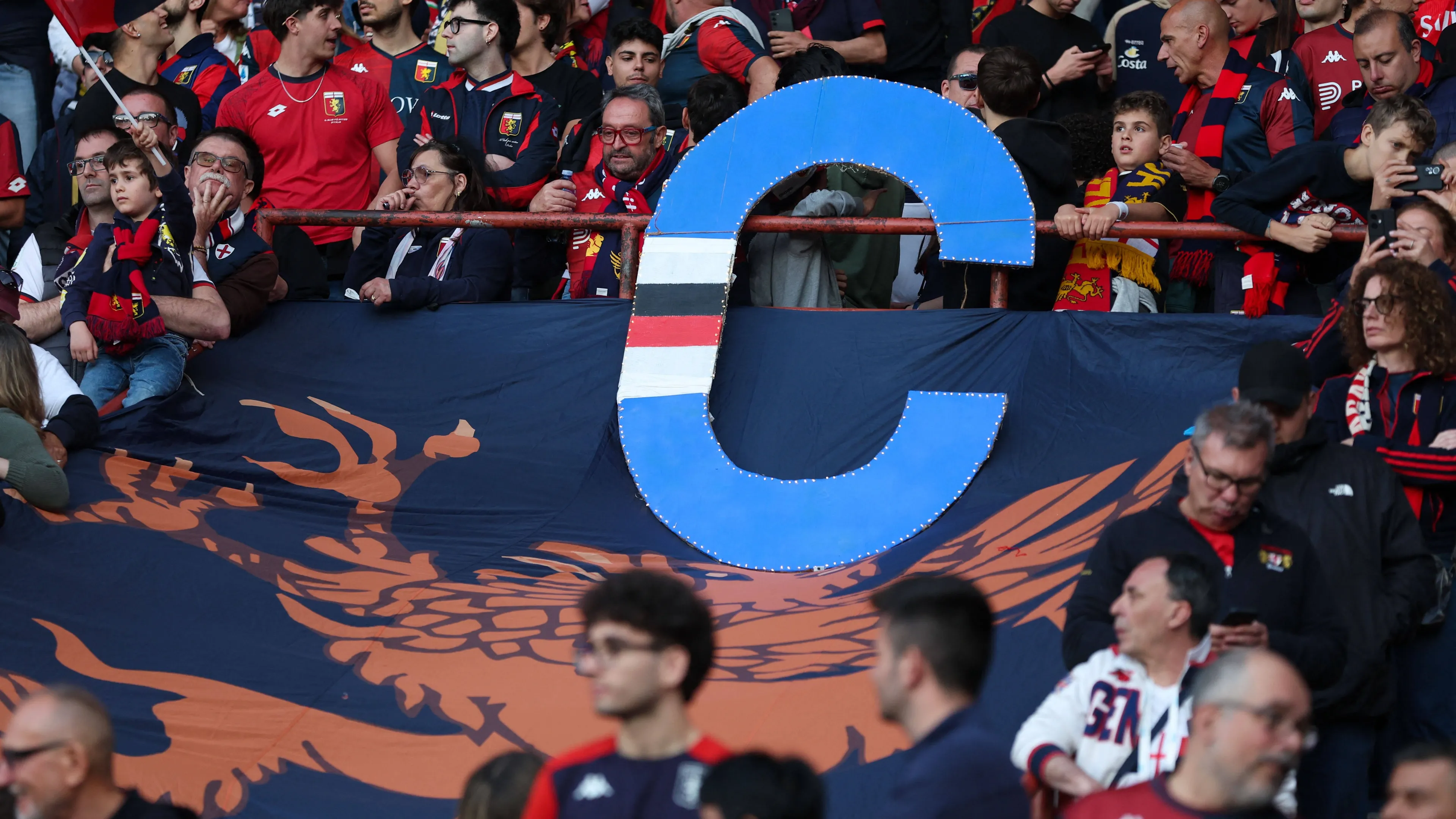 La trovata dei tifosi del Genoa per "rovinare" il playout alla Samp 