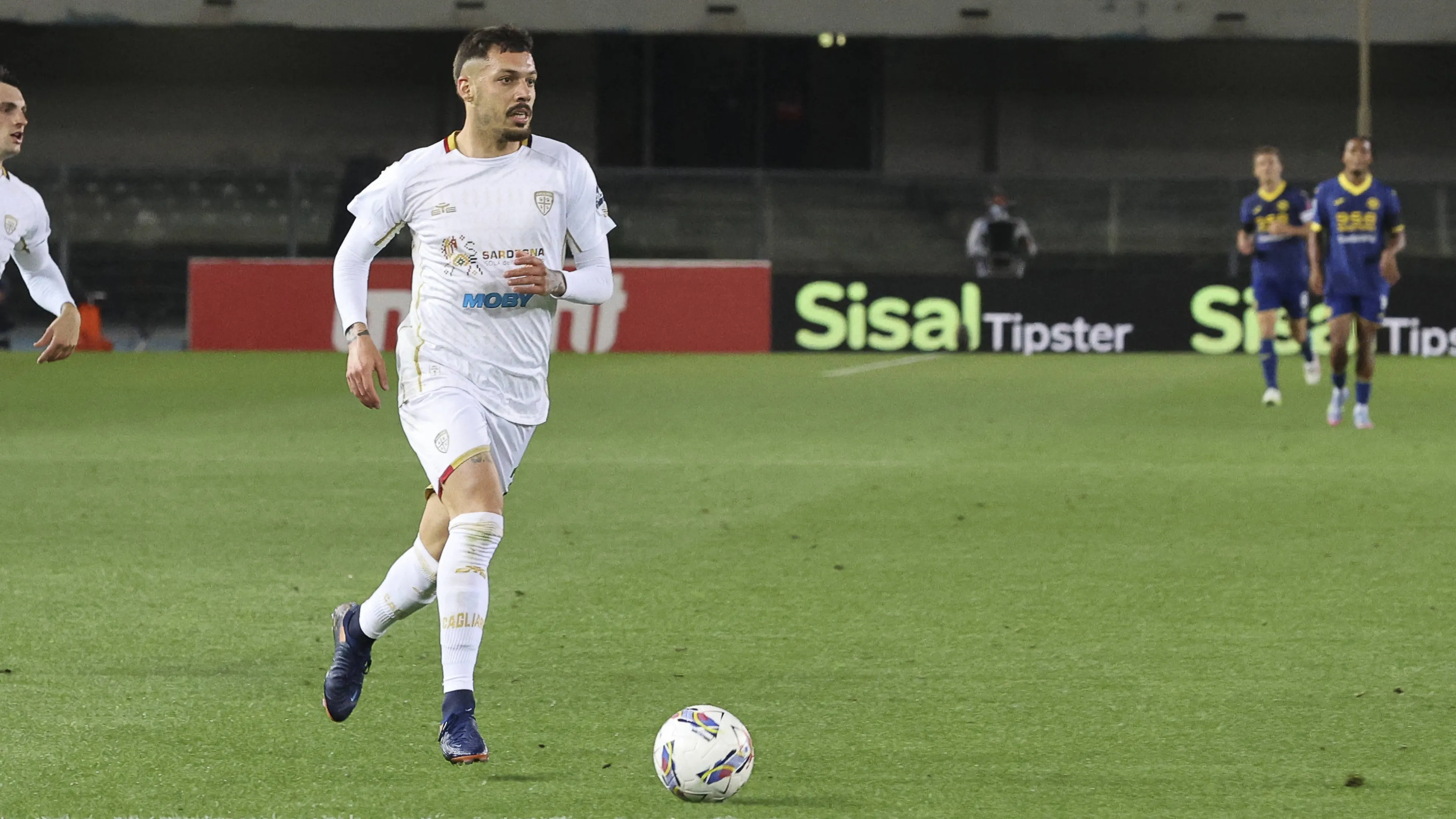 Calciomercato, il Cagliari riscatta Gaetano: 6 milioni di euro al Napoli
