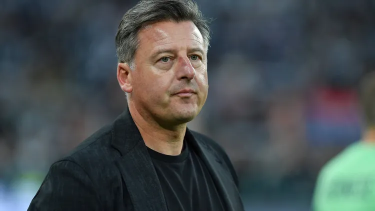 /images/c/a/l/calcio-serie-a-juventus-fc-vs-udinese-calcio-kosta-runjaic-head-coach-of-udinese-calcio-during-serie-a-2024-25-match-between-juventus-fc-and-of-udinese-calcio-at-allianz-stadium-on-may-18-2025-in-turin-italy-ph-giuliano-marchisciano-turin-italy-copyright-xipaxsport-abacaxjpg_1755540037174.jpg