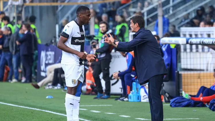 /images/c/a/l/calcio-serie-a-parma-calcio-vs-juventus-fc-cristian-chivu-head-coach-parma-calcio-speaks-with-ange-yoan-bonny-parma-calcio-during-parma-calcio-vs-juventus-fc-italian-soccer-serie-a-match-in-parma-italy-april-23-2025-parma-italy-copyright-xipaxsport-abacaxjpg_1749374529498.jpg