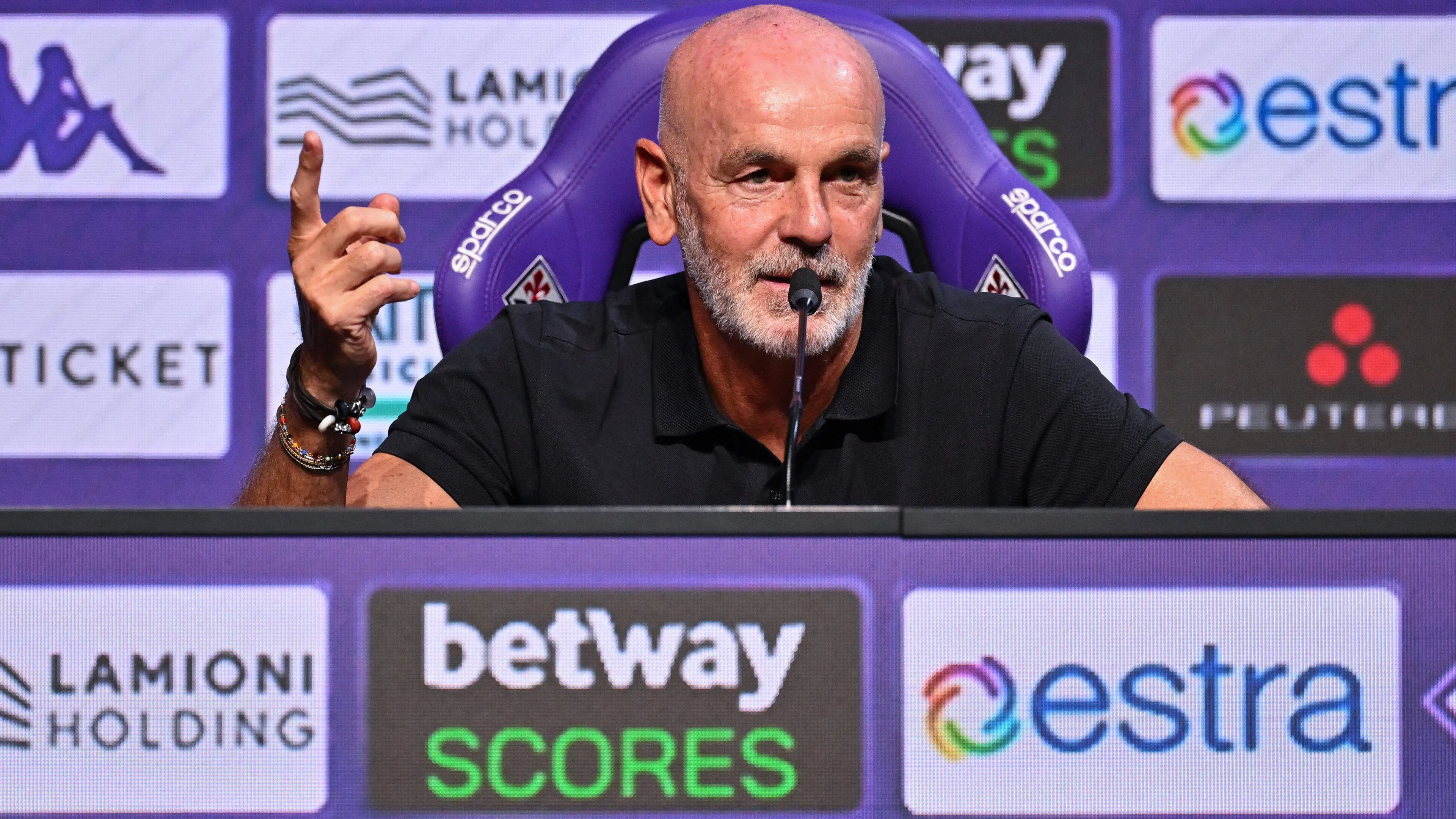 Pioli, bordata ad Allegri: "Fiorentina fuori dalla lotta Champions? Ho scritto questa frase sulla lavagna"