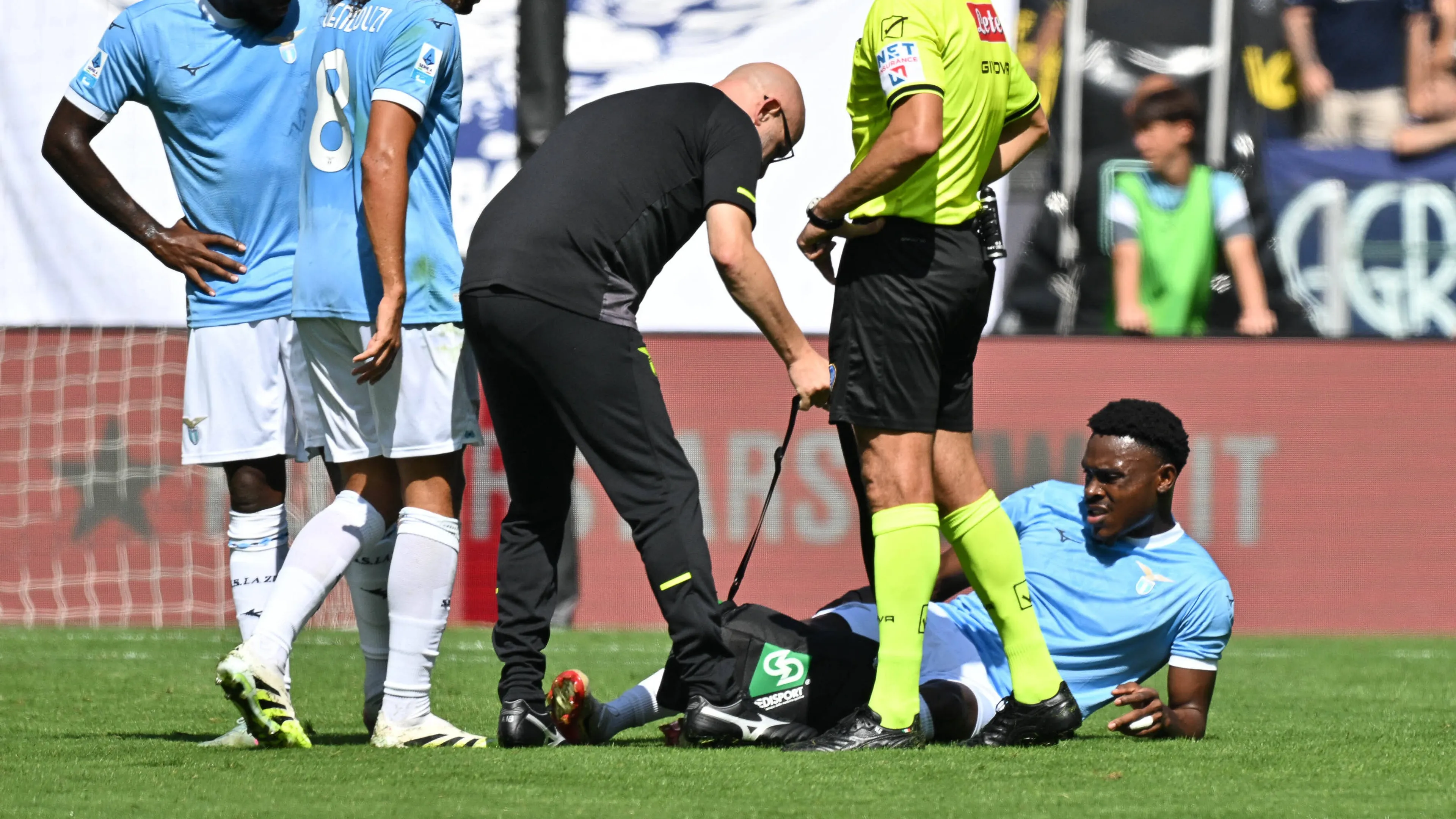Lazio, infortunio Dele-Bashiru: il comunicato ufficiale su entità e tempi di recupero