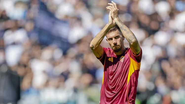 /images/c/a/l/calcio-serie-a-ss-lazio-vs-as-roma-roma-s-italian-midfielder-lorenzo-pellegrini-gesticulate-during-the-serie-a-football-match-ss-lazio-vs-as-roma-at-olimpico-stadium-on-september-21-2025-in-rome-rome-italy-copyright-xipaxsport-abacaxjpg_1758547719320.jpg