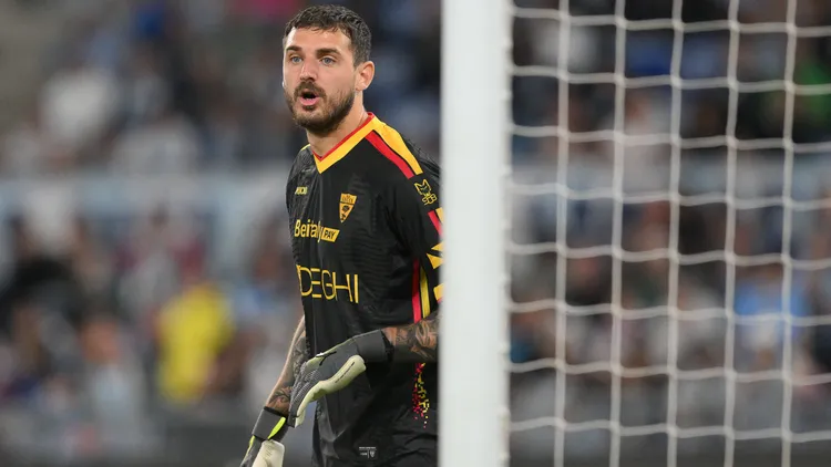 /images/c/a/l/calcio-serie-a-ss-lazio-vs-us-lecce-wladimiro-falcone-of-us-lecce-sends-in-instructions-to-his-defenders-during-the-match-of-38th-day-of-the-serie-a-championship-between-ss-lazio-and-uslecce-at-the-olimpico-stadium-on-may-25-2025-in-rome-italy-during-ss-lazio-vs-us-lecce-italian-soccer-serie-a-match-in-rome-italy-may-25-2025-rome-italy-copyright-xipaxsport-abacaxjpg_1751875318890.jpg