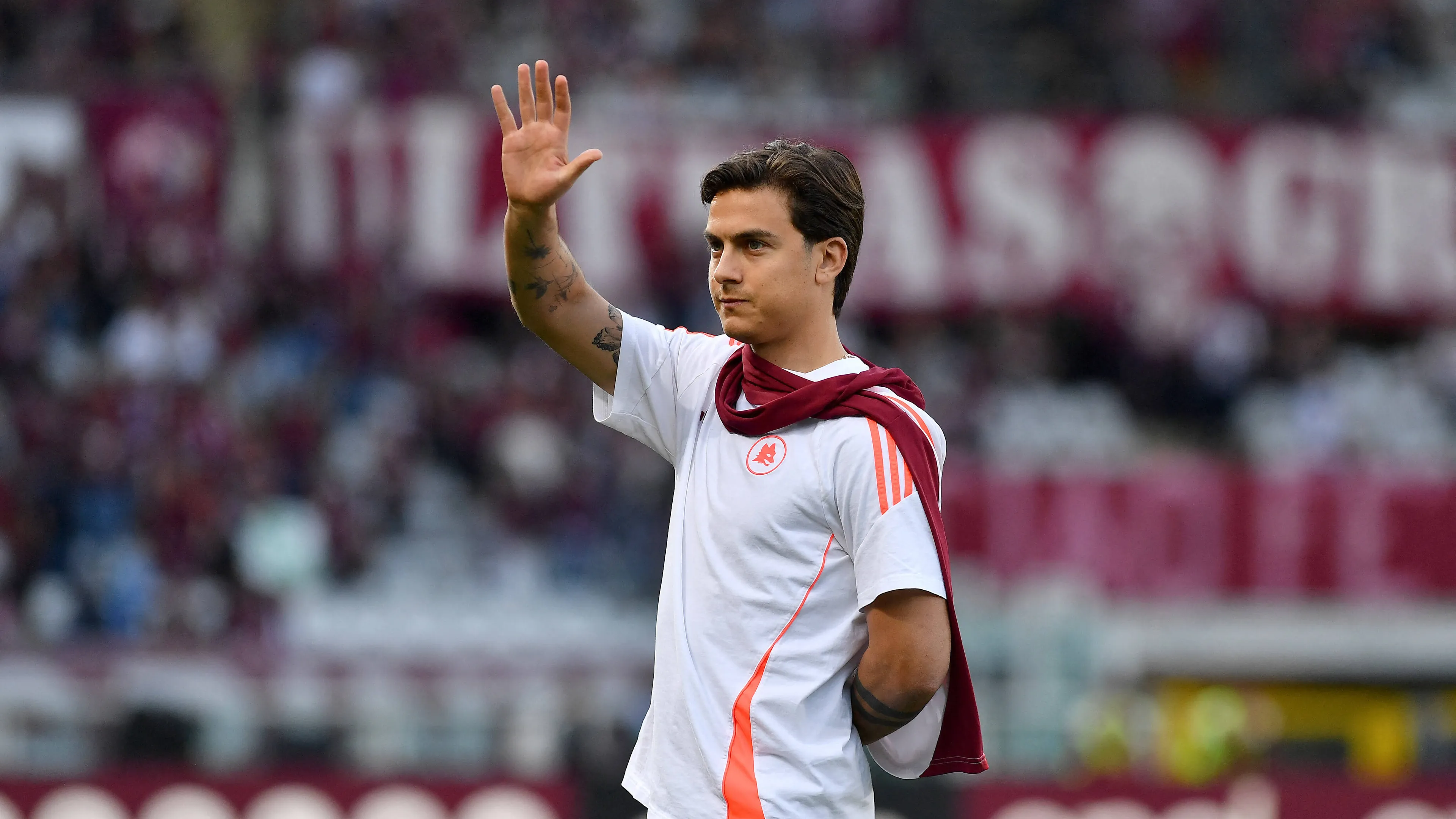 Dybala accoglie De Bruyne