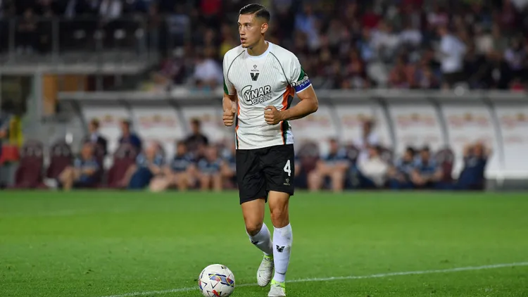 /images/c/a/l/calcio-serie-a-torino-vs-venezia-jay-idzes-of-venezia-fc-during-serie-a-2024-25-match-between-torino-fc-and-venezia-fc-at-olimpico-grande-torino-stadium-on-may-02-2025-in-turin-italy-ph-giuliano-marchisciano-turin-italy-copyright-xipaxsport-abacaxjpg_1753901899878.jpg