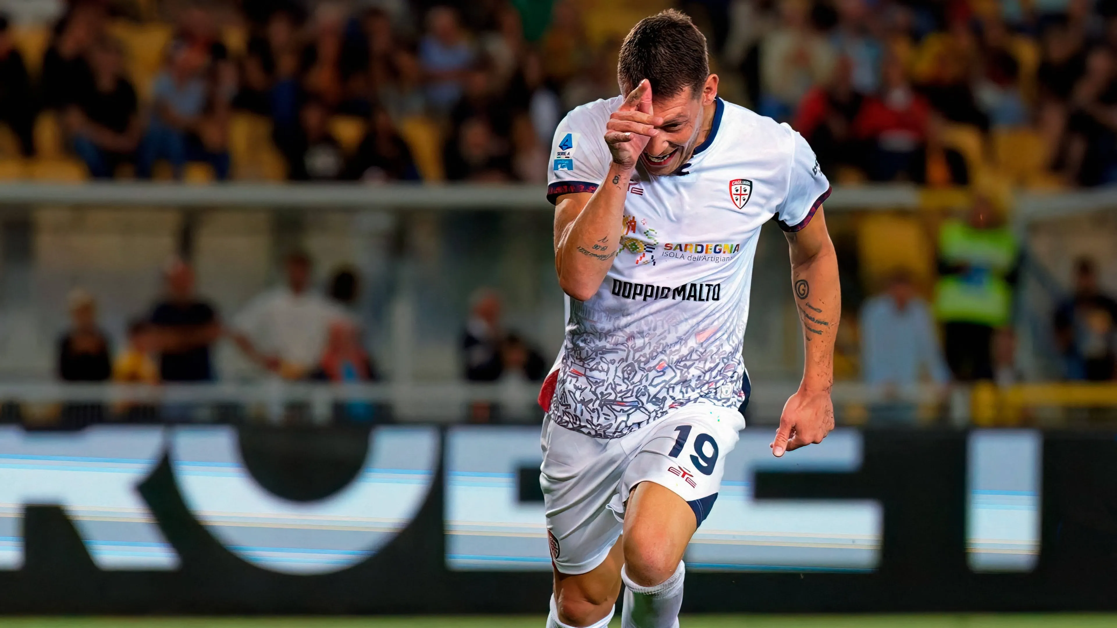 Cagliari, Belotti: "I tifosi mi hanno chiamato sotto la curva, mi hanno toccato nel profondo"