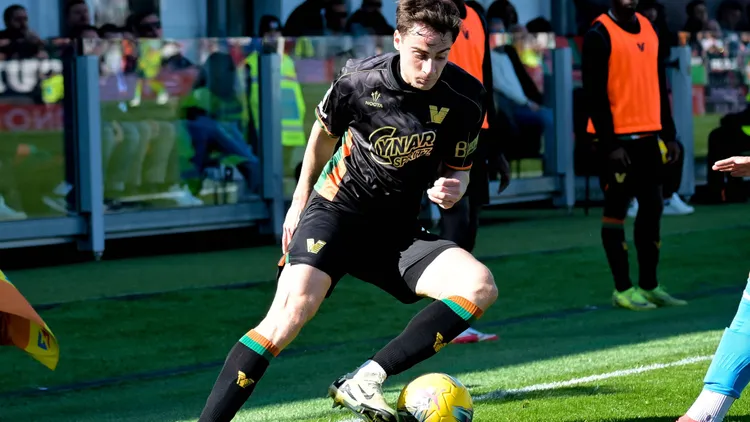/images/c/a/l/calcio-serie-a-venezia-fc-vs-ssc-napoli-venezia-s-gaetano-oristanio-portrait-in-action-with-ball-during-venezia-fc-vs-ssc-napoli-italian-soccer-serie-a-match-in-venezia-football-club-nice-italy-march-16-2025-venezia-football-club-nice-italy-copyright-xipaxsport-abacaxjpg_1756232572765.jpg