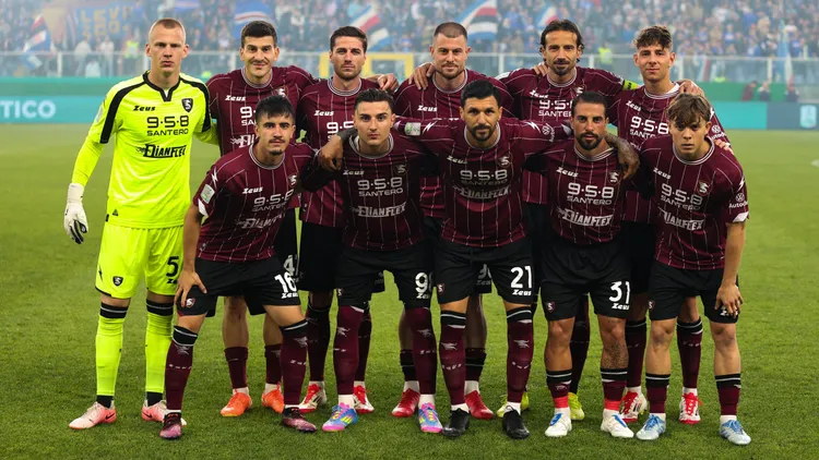 /images/c/a/l/calcio-serie-b-uc-sampdoria-vs-us-salernitana-serie-b-day-37-genova-stadio-ferraris-sampdoria-salernitana-in-the-photo-team-salernitana-during-uc-sampdoria-vs-us-salernitana-italian-soccer-serie-b-match-in-genoa-italy-may-09-2025-genoa-italy-copyright-xipaxsport-abacaxjpg_1750083543409.jpg