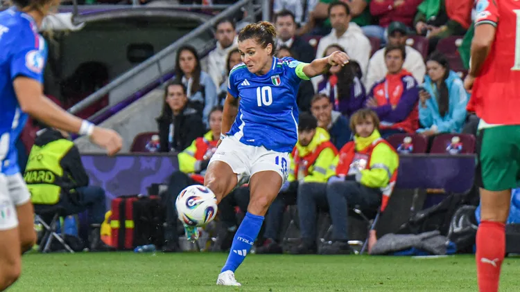 /images/c/a/l/calcio-uefa-campionato-europeo-uefa-women-s-euro-2025-portugal-vs-italy-10-cristiana-girelli-of-italy-in-action-on-7-july-2025-at-stade-de-geneve-geneva-the-uefa-women-s-euro-switzerland-2025-group-b-match-portugal-vs-italy-matchday-2-lancy-switzerland-copyright-xipaxsport-abacaxjpg_1751961923238.jpg