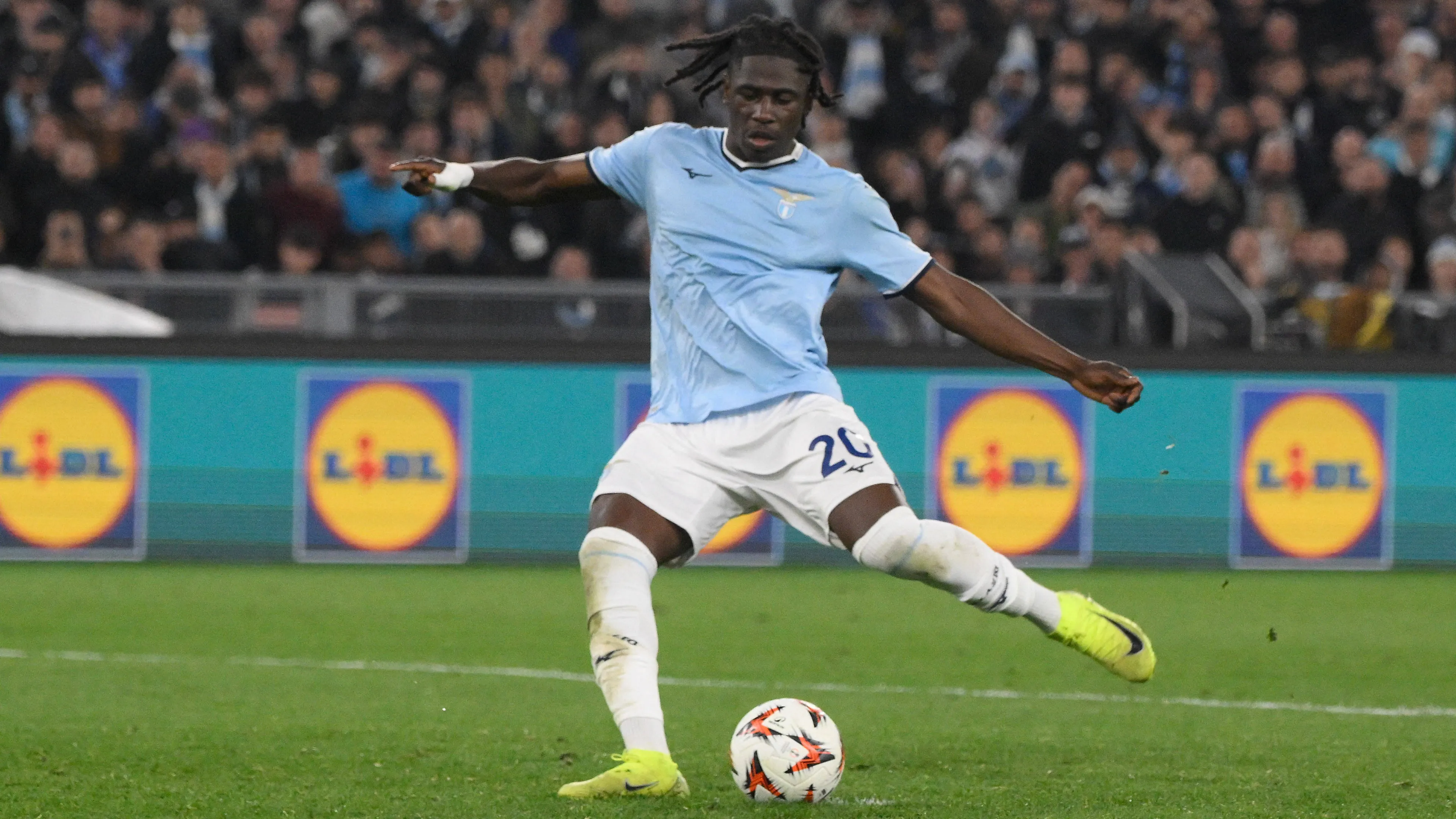 Burnley tenta la Lazio: offerta super per Tchaouna