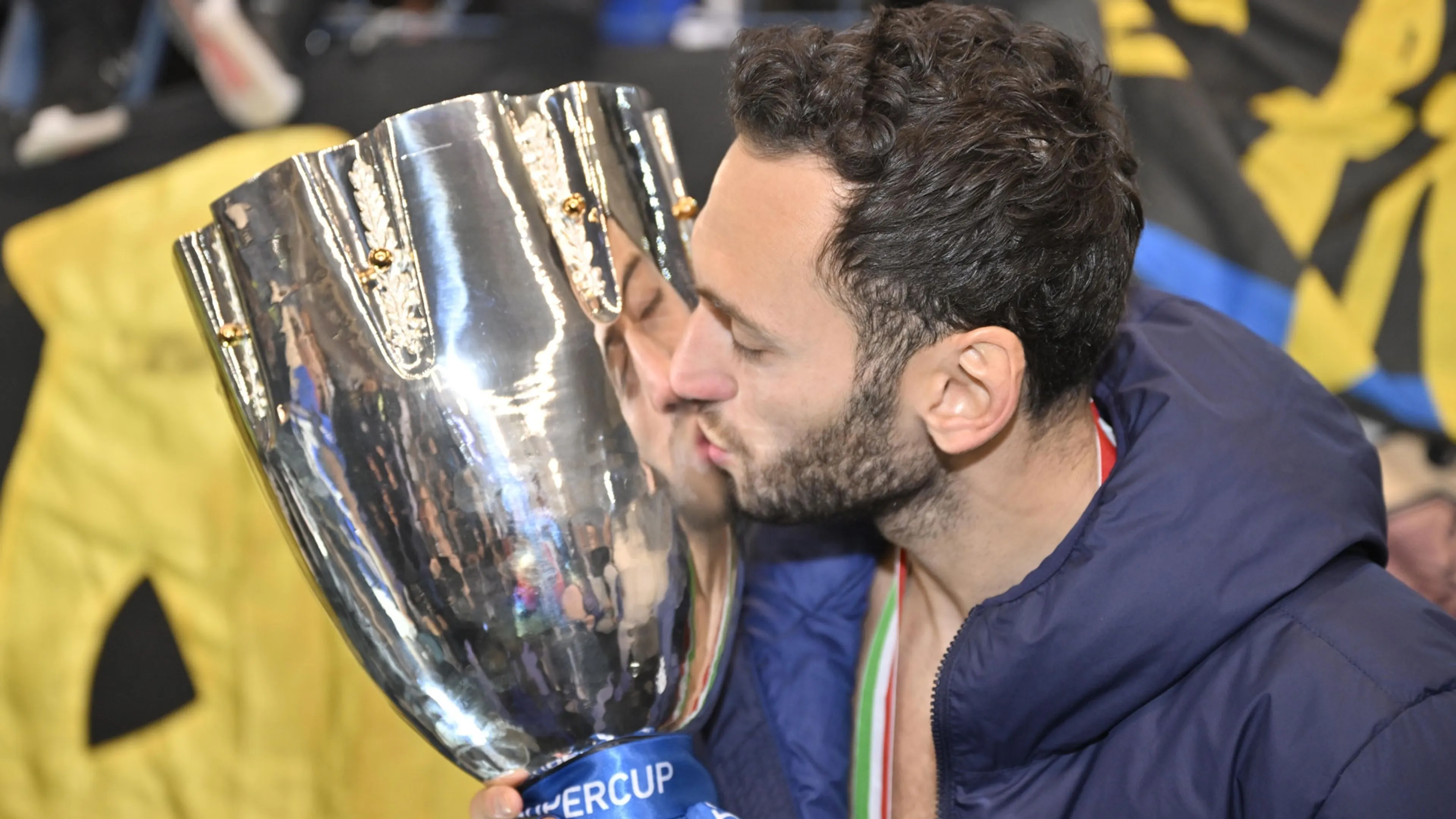 Copertina di Calhanoglu si vendica con il Milan: “3-0 e a casa. È il karma”