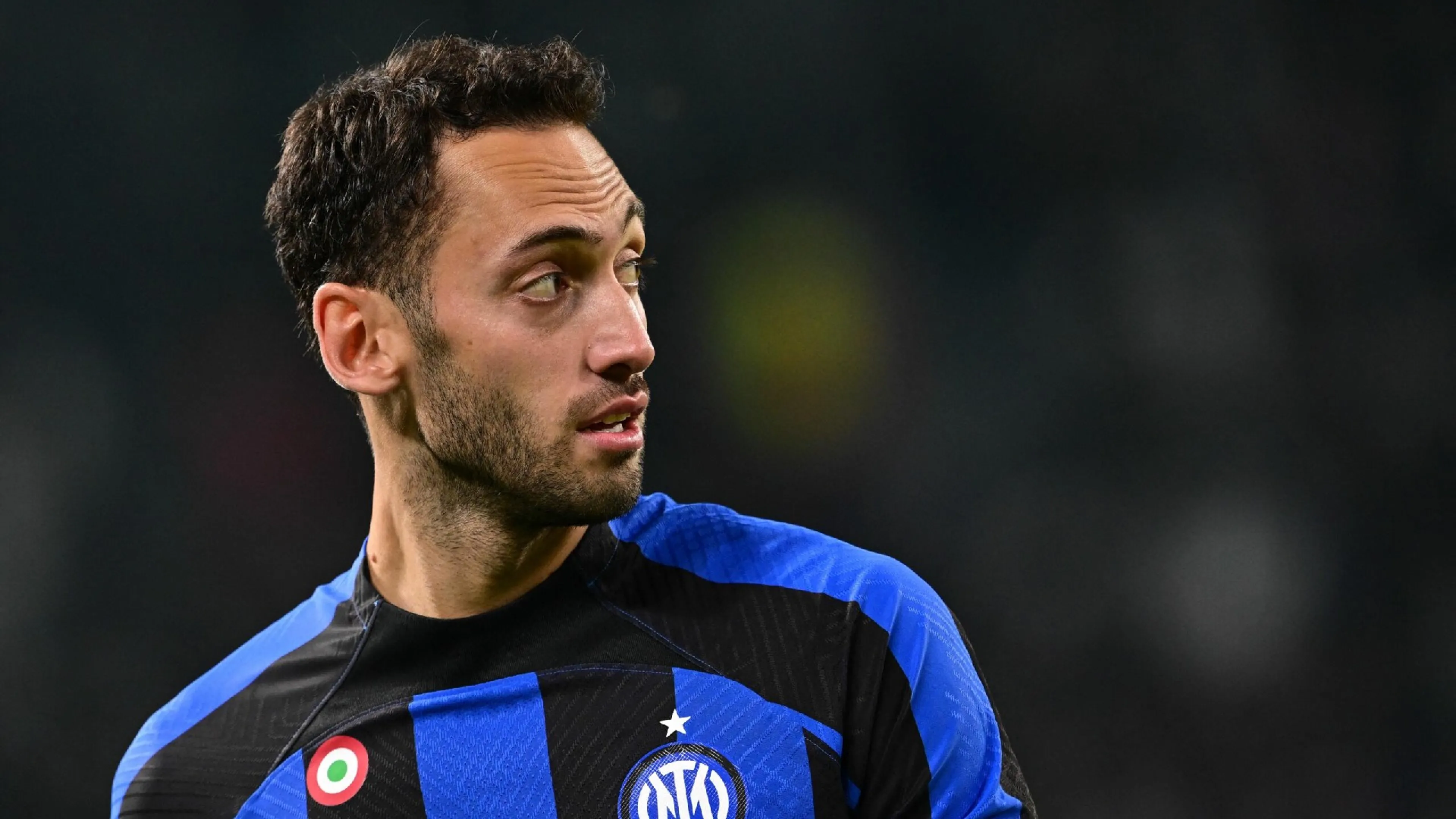 Copertina di Calhanoglu nell'occhio della Premier: Chelsea e Liverpool pronte a fare follie