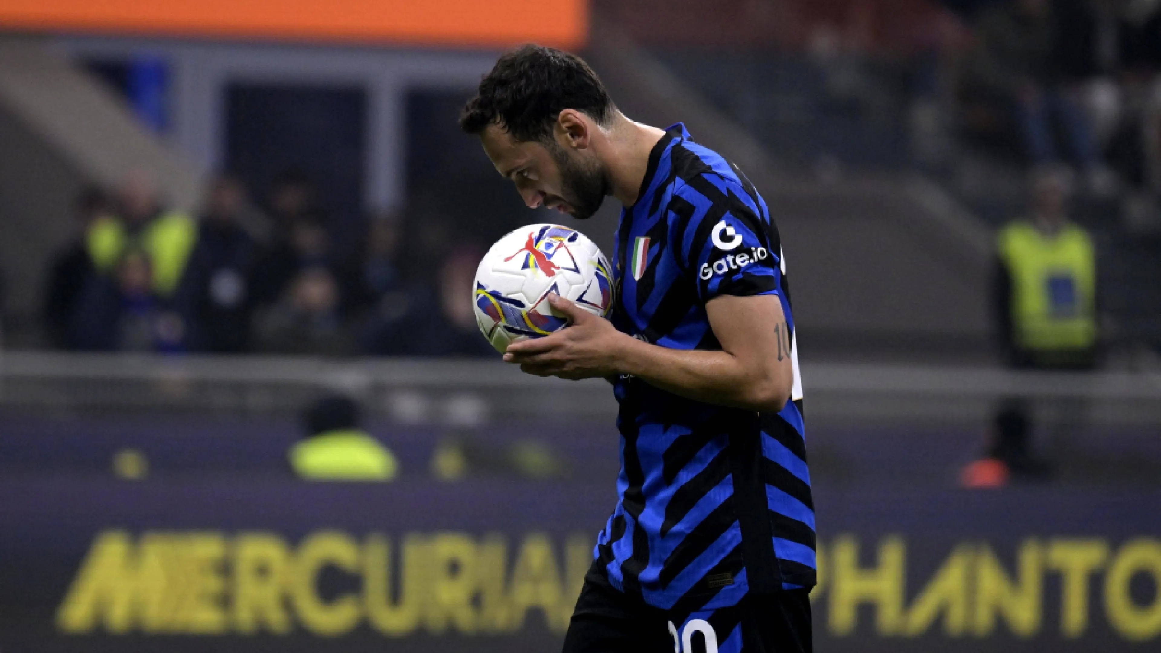Copertina di Inter-Napoli, Calhanoglu sbaglia il rigore della vittoria: a San Siro finisce 1-1