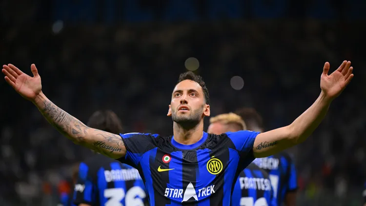 /images/c/a/l/calhanoglu-post-scudetto-milan.jpg