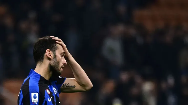 /images/c/a/l/calhanoglu-ultras-rischio-squalifica.jpg