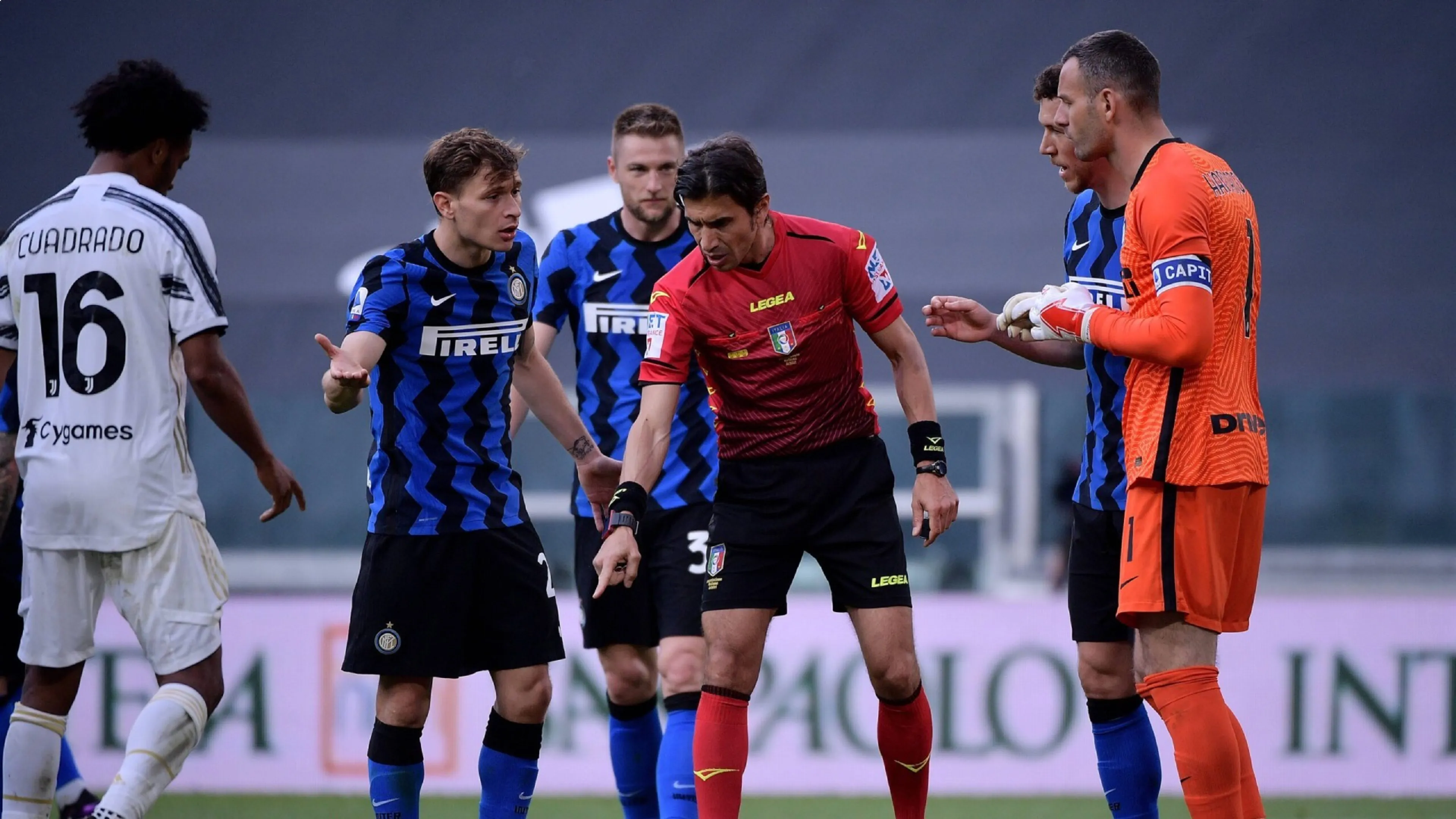 Copertina di Calvarese mette in guardia l'arbitro di Juve-Inter: "La partita più difficile, che ha 'inghiottito' molti colleghi"