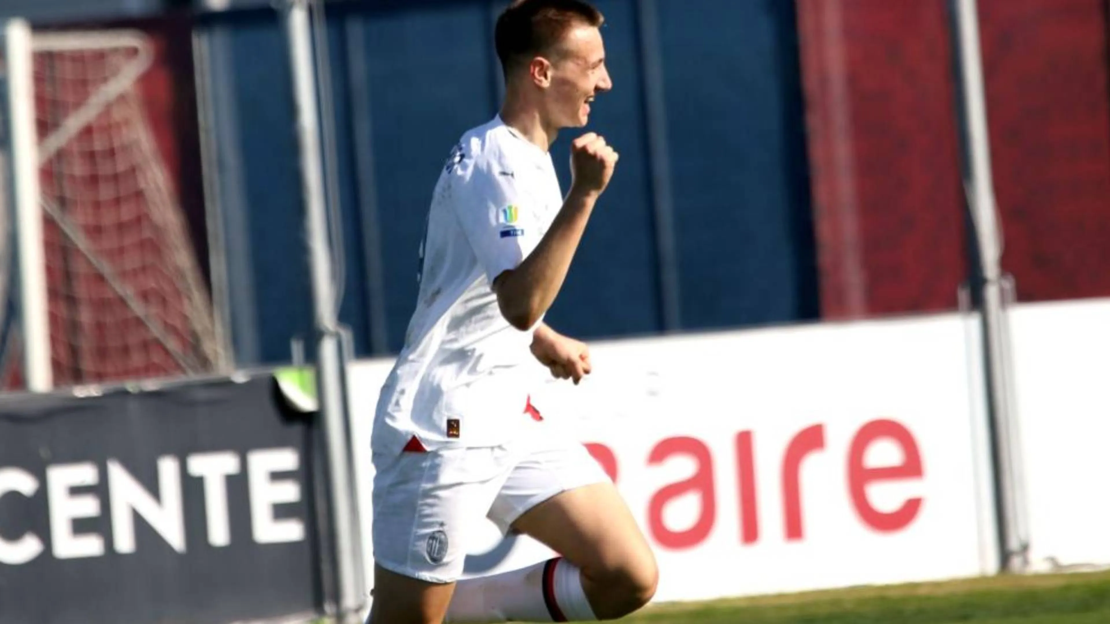 Copertina di Camarda, gol pazzesco che fa sognare i tifosi del Milan (VIDEO)